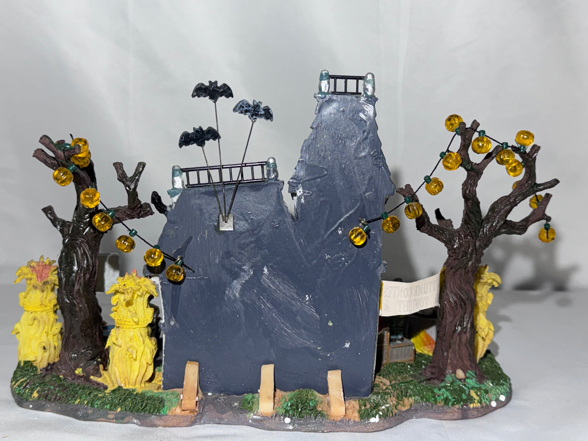 Lemax Spooky Town Halloween Festival #43422 – Retired 2004 – Original Box