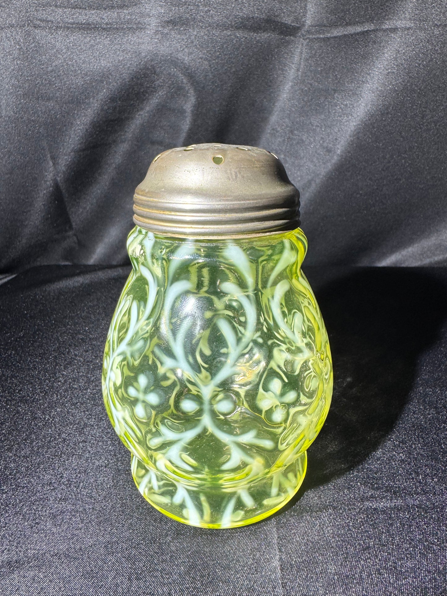 Northwood Spanish Lace Uranium Glass Shaker – Vaseline Opalescent