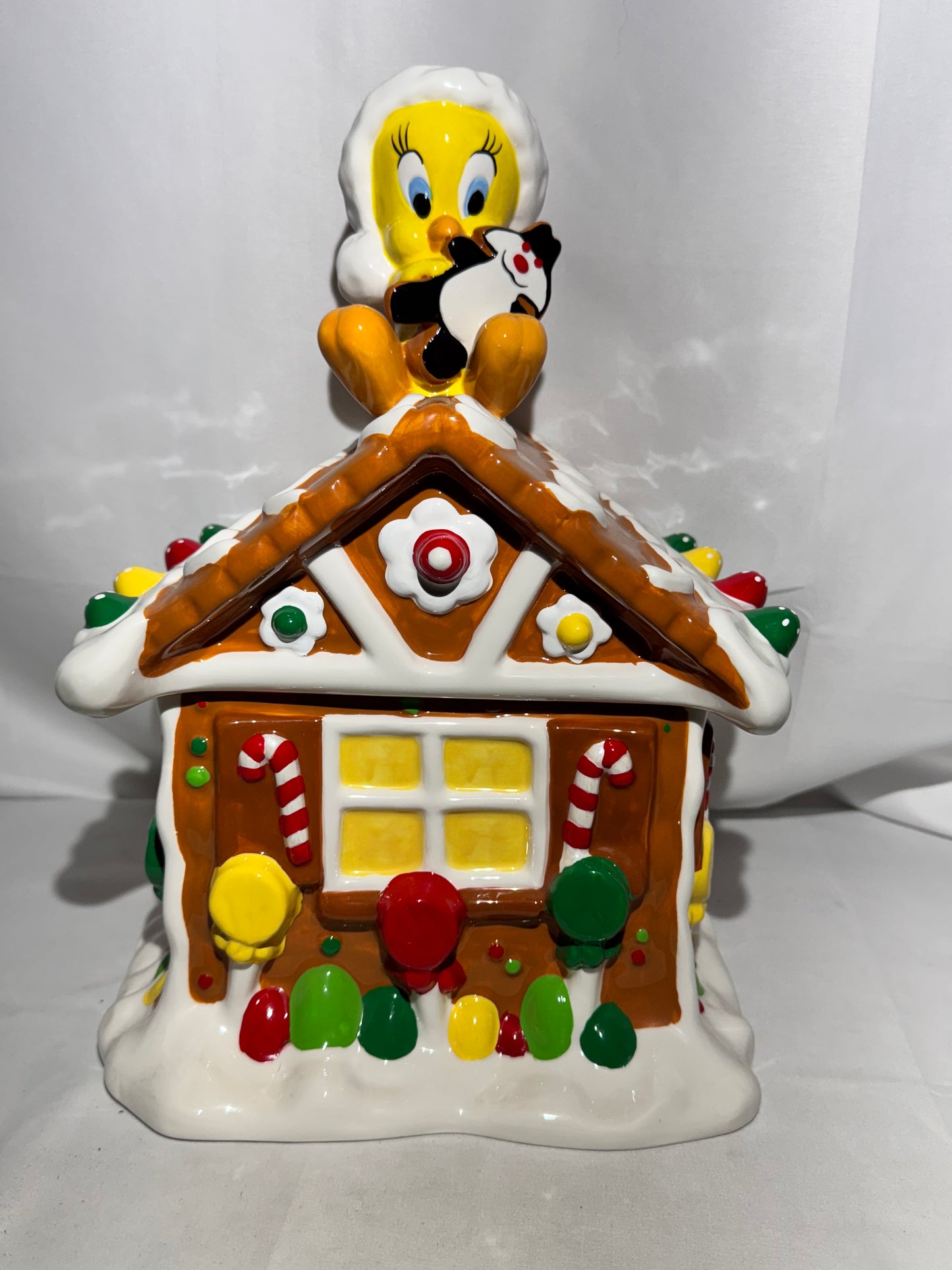 Looney Tunes Warner Brothers Christmas Gingerbread House Cookie Jar – Tweety & Sylvester
