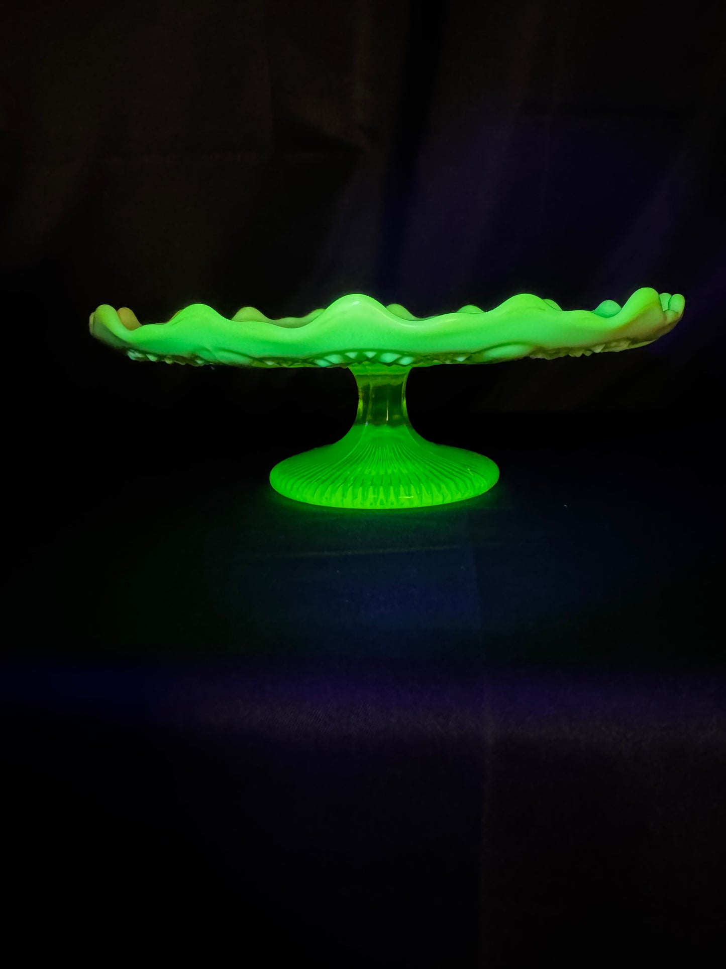Vintage Uranium Glass Pedestal Cake Stand – Davidson Glass Co. – Victorian Era (c. 1890–1900s)