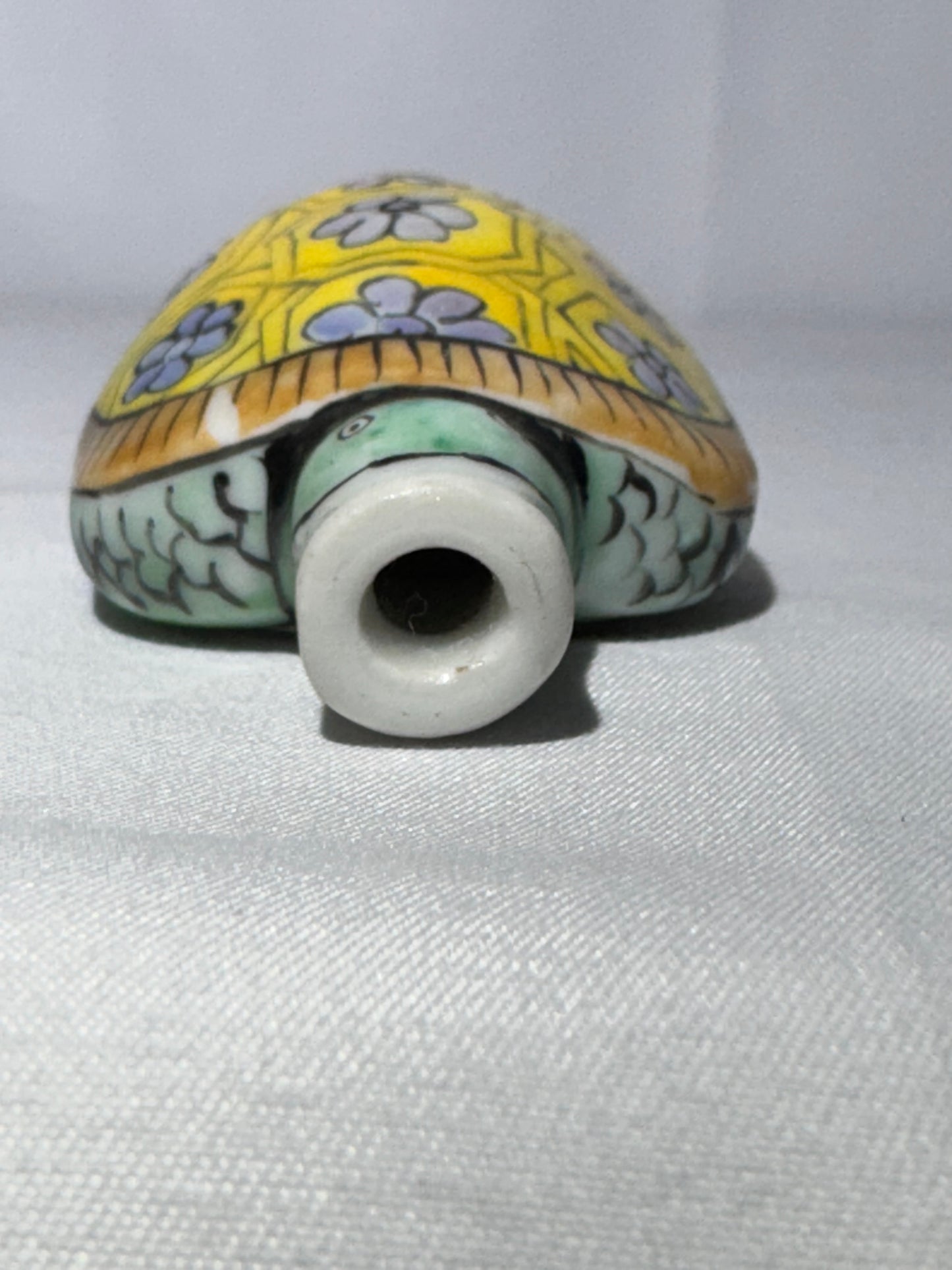 Antique Porcelain Turtle Snuff Bottle – Hand-Painted with Spoon and Stopper