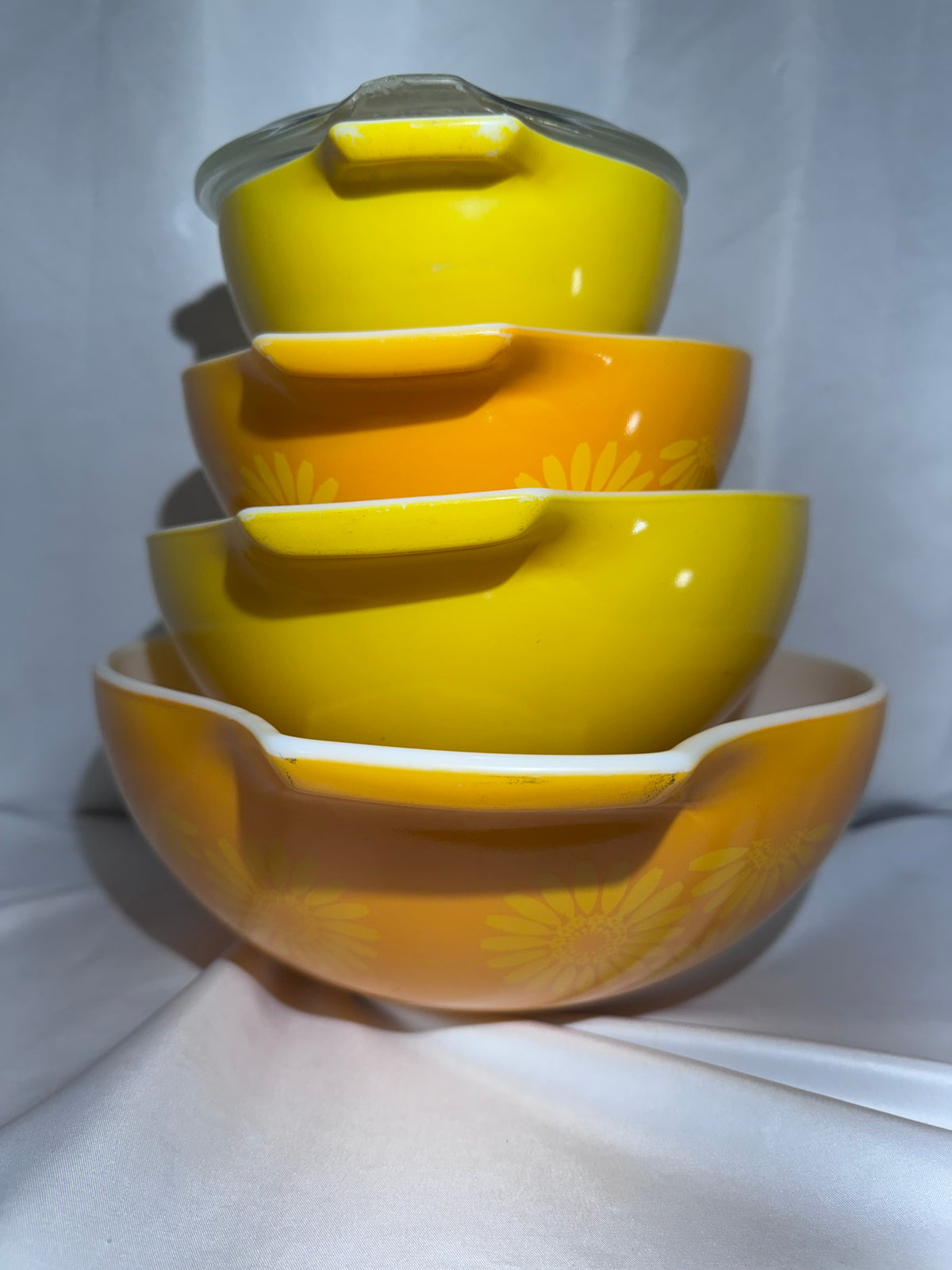 Vintage Pyrex Daisy Sunflower Mixing Bowls & Covered Casserole Dishes – 1970s – Set of 9 Pieces