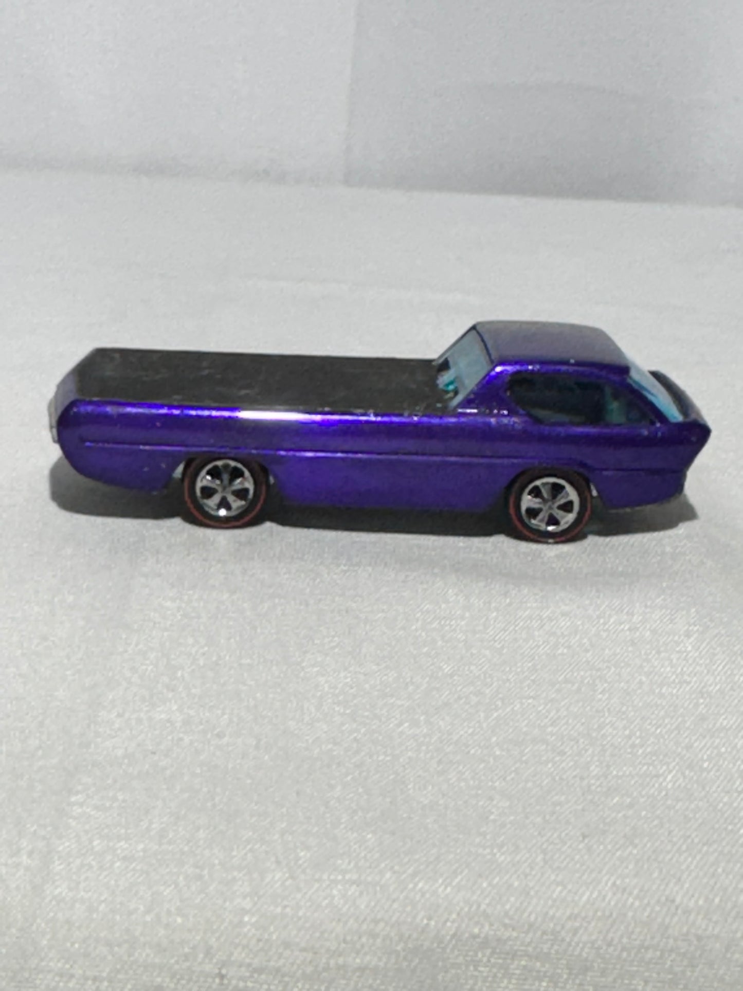 Vintage Hot Wheels Redline Deora – 1967 Original– Spectraflame Purple