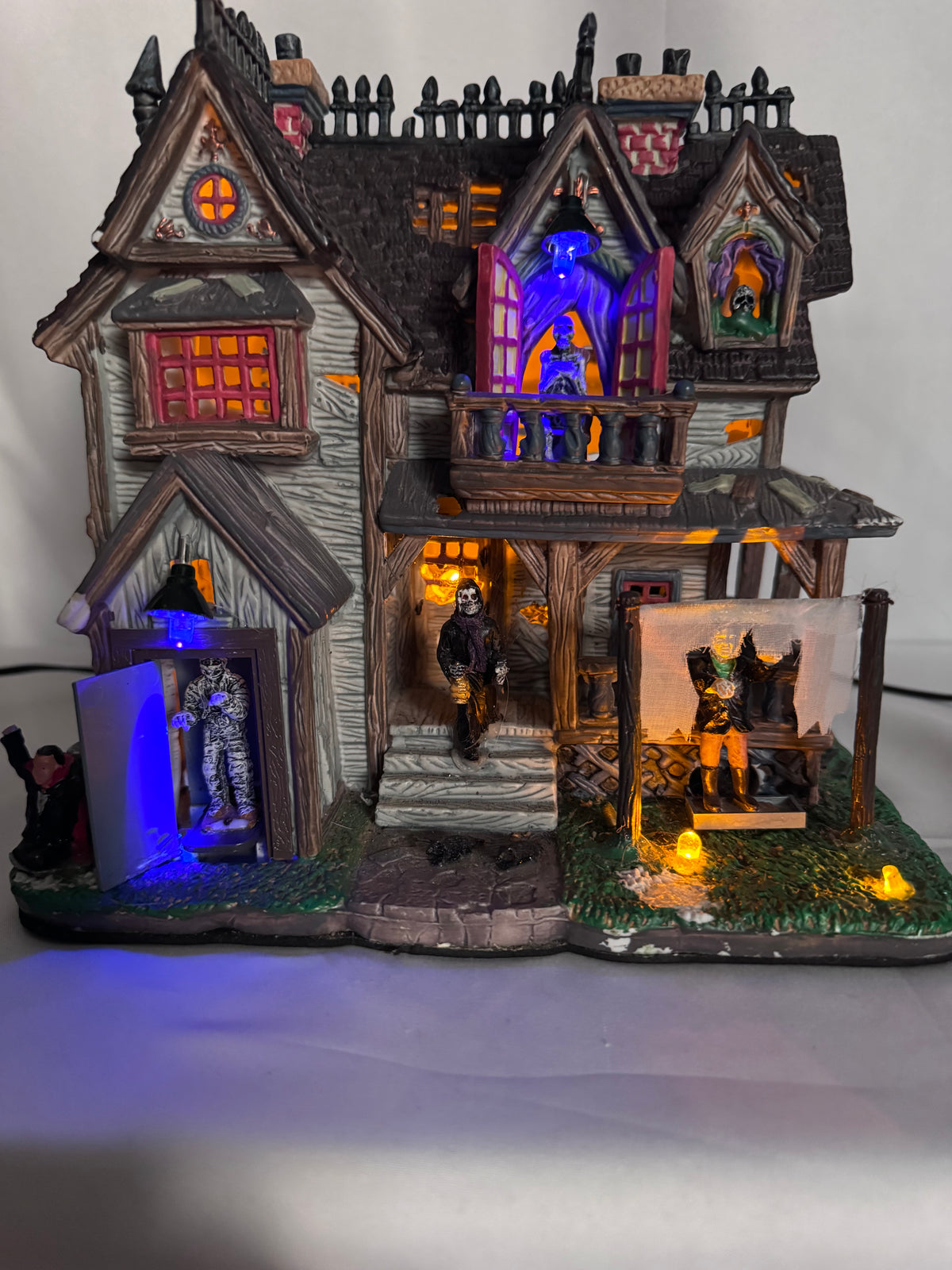 Lemax Spooky Town Boogiemen’s Hangout #65438 — Retired 2006 Halloween Village