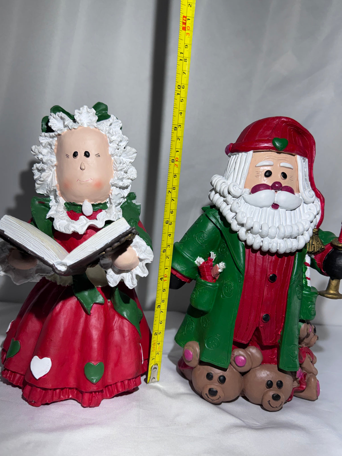 Vintage 1998 Kirkland Signature Cedar Creek Collection Mr. & Mrs. Santa Claus Figurine Set – 10” – Original Box - chip