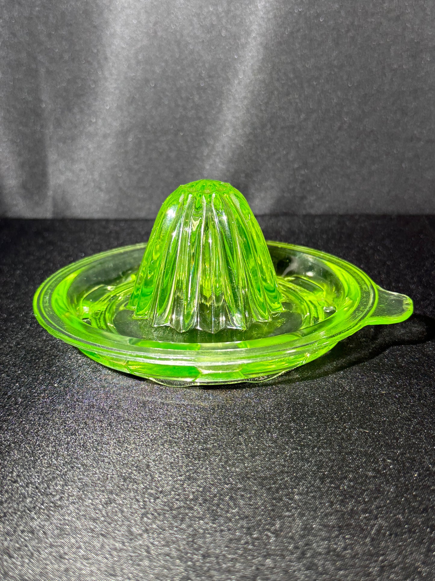 Vintage Uranium Glass Citrus Reamer Juicer Green Depression Glass 5.5” UV Reactive