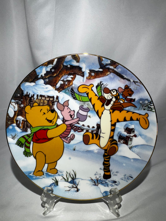 Bradford Exchange Winnie the Pooh “Catching a Falling Snowflake” Plate 6th Issue Gold Trim
