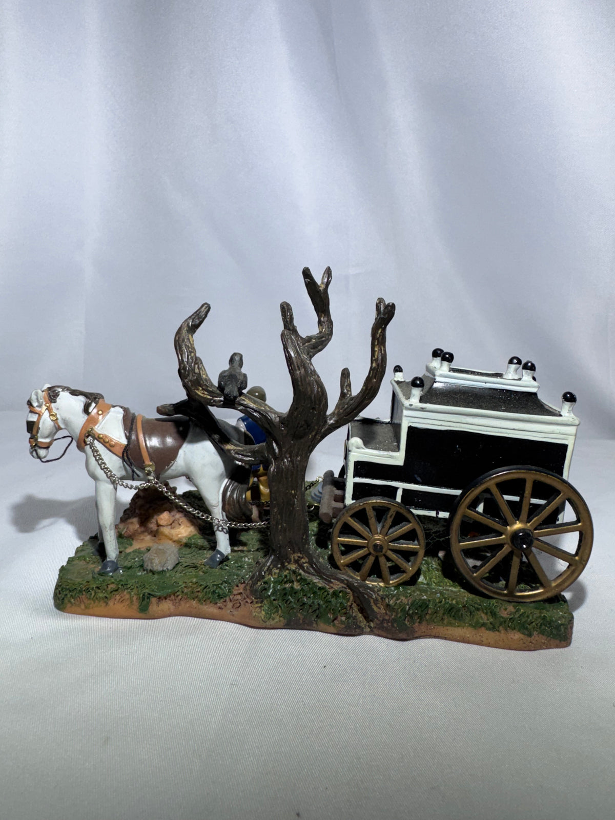 Lemax Spooky Town Gruesome Grave Digger – Item #53511 – 2005 – Retired