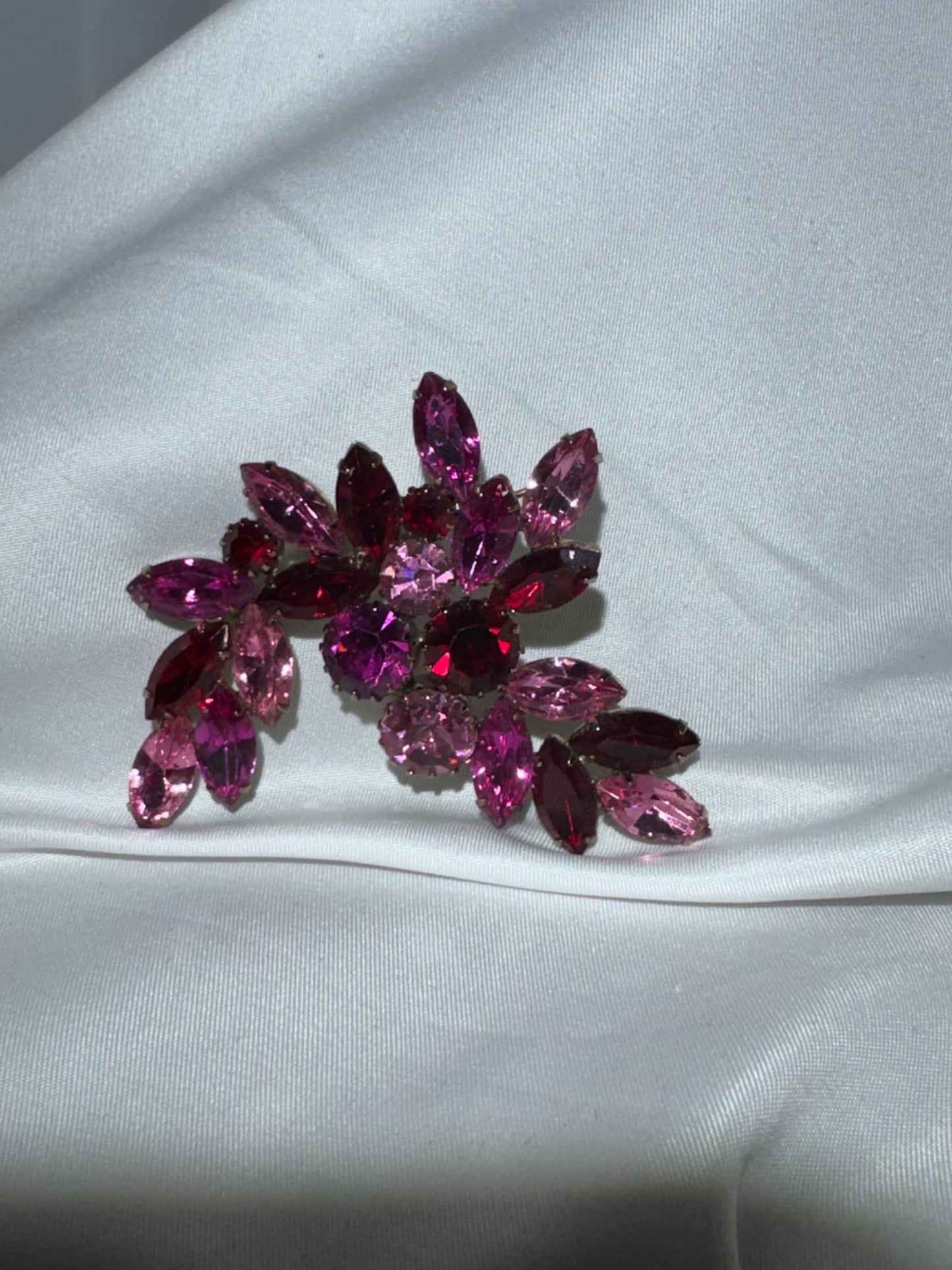 Vintage Pink & Red Rhinestone Cluster Spray Brooch – Mid-Century Costume Jewelry