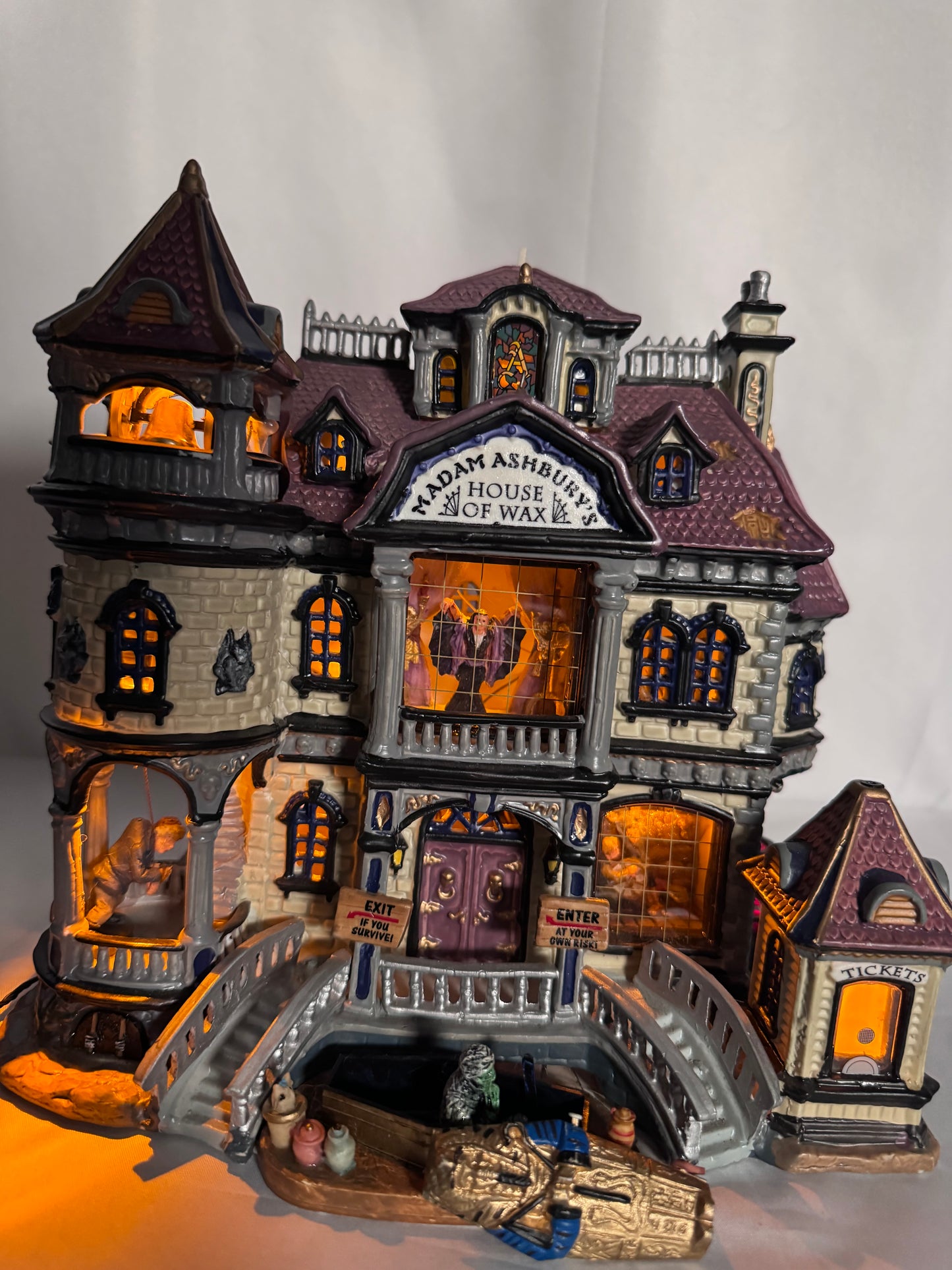 Lemax Spooky Town Madam Ashbury’s House of Wax #35784 – Retired 2003 Halloween Village