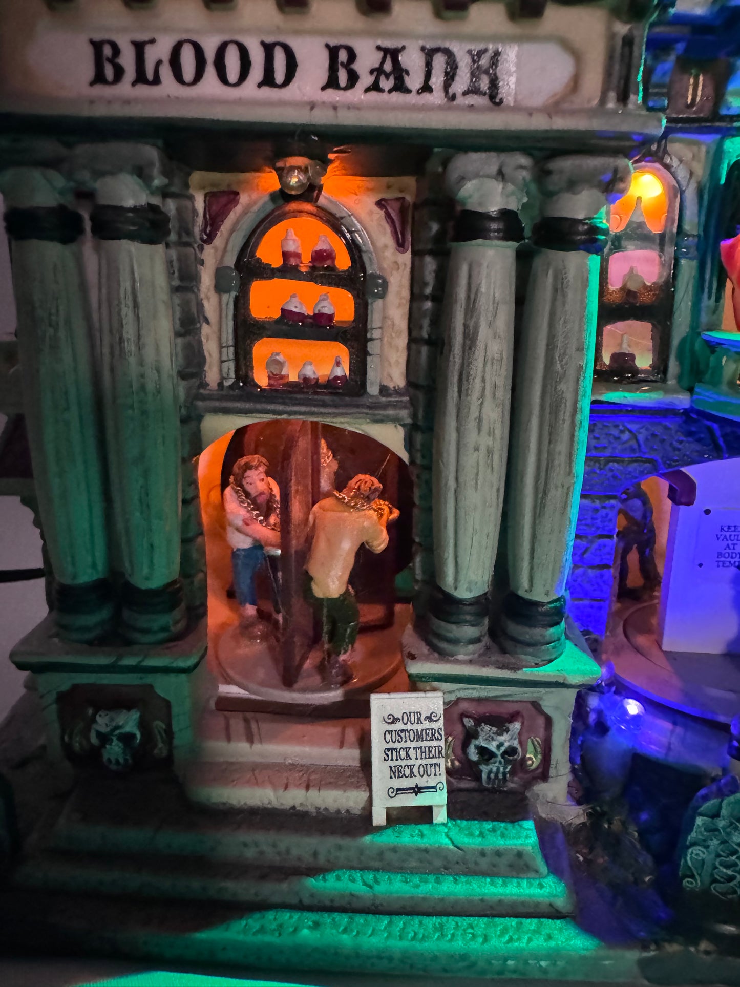 Lemax Spooky Town The Blood Bank #55239 – Retired 2005 – Animated & Lighted