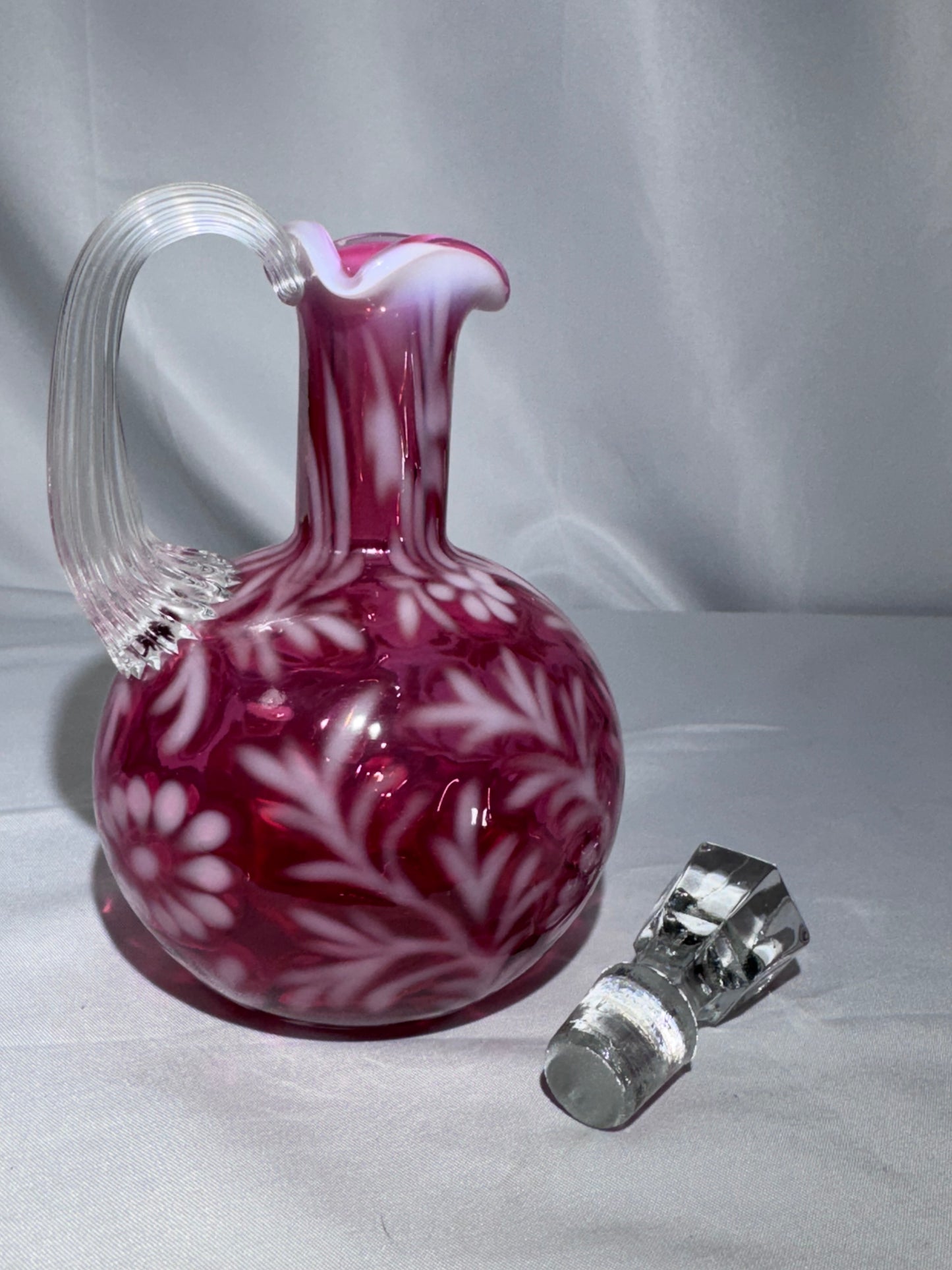 Vintage Cranberry Opalescent “Daisy & Fern” Glass Cruet – Ruffled Top & Faceted Stopper