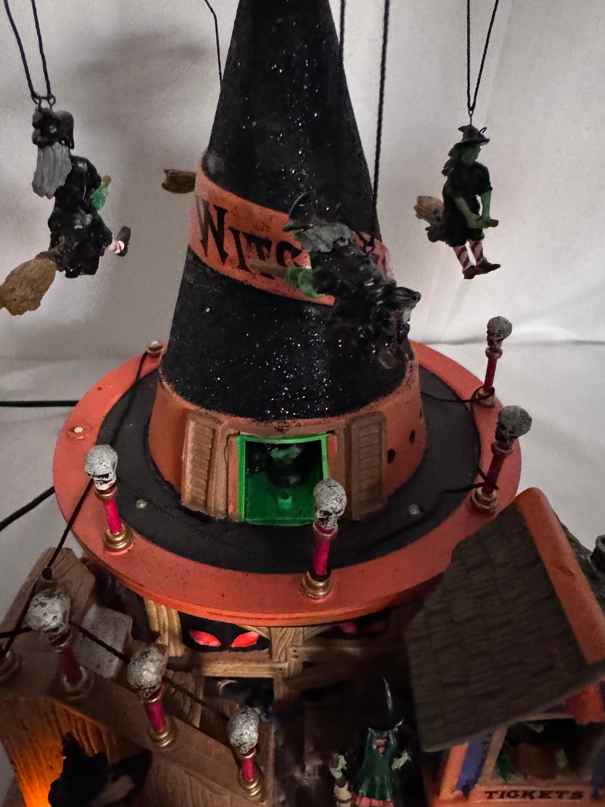 Lemax Spooky Town Witch’s Hat Carnival Ride #84744 – Retired 2008 – Halloween Village