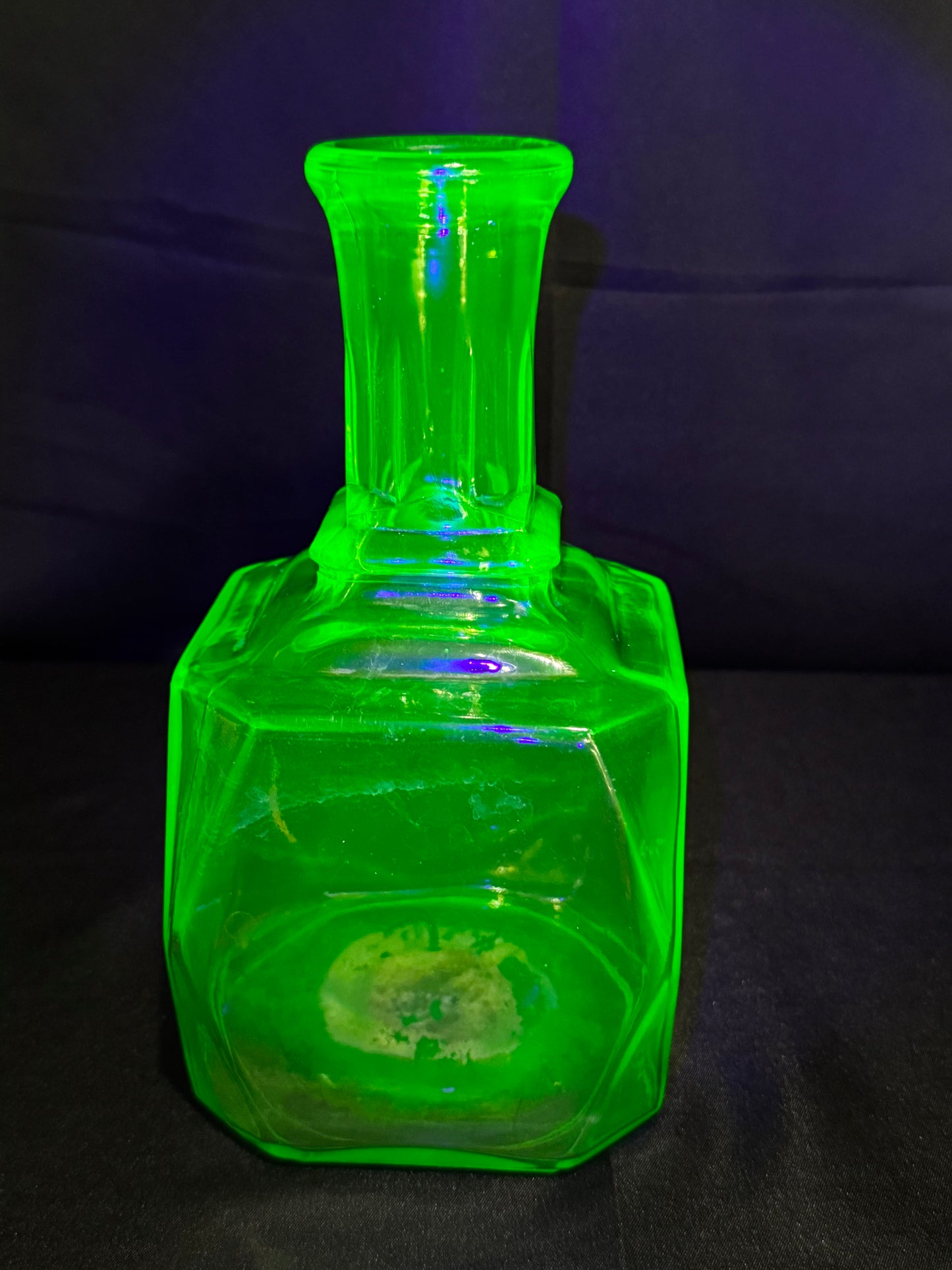 Vintage Anchor Hocking Green Uranium Glass Decanter – Art Deco Square Depression Glass – UV Glow