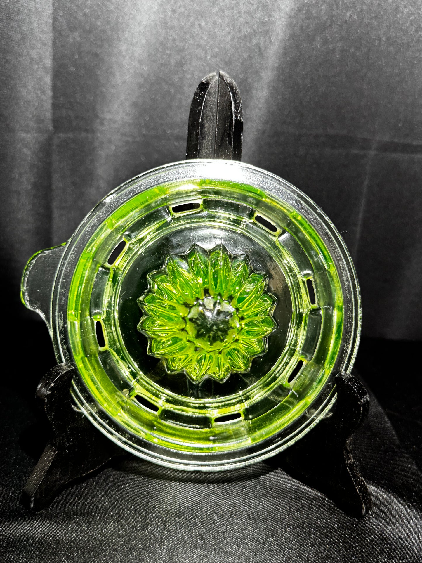 Vintage Uranium Glass Citrus Reamer Juicer Green Depression Glass 5.5” UV Reactive