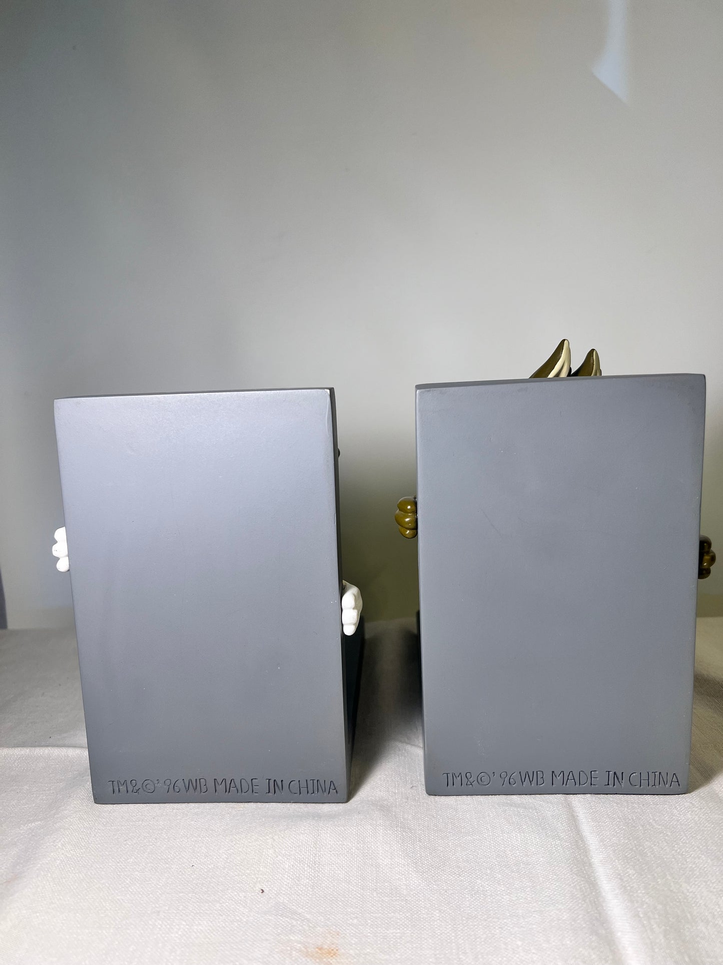 Looney Tunes Bookends-bugs Bunny, Tasmanian, devil, Sylvester, Wile E coyote, Yosemite, Sam, Tweety Bird-Warner Brothers