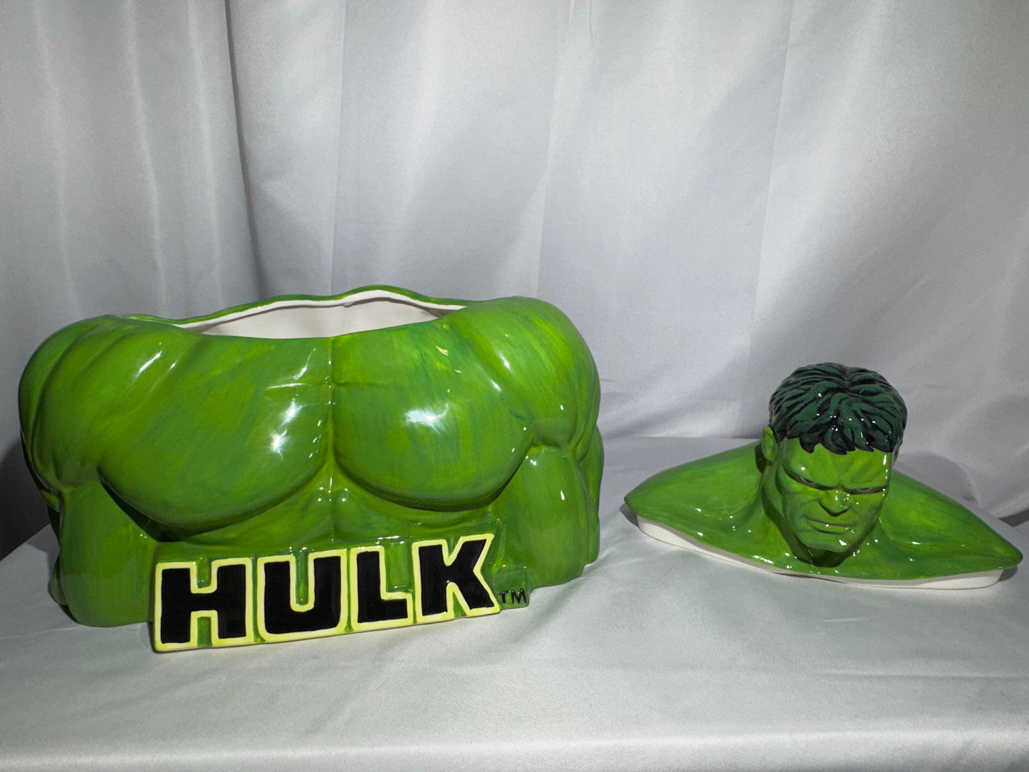2003 NECA Marvel Hulk Ceramic Cookie Jar w/ Original Box Universal Studios 10”