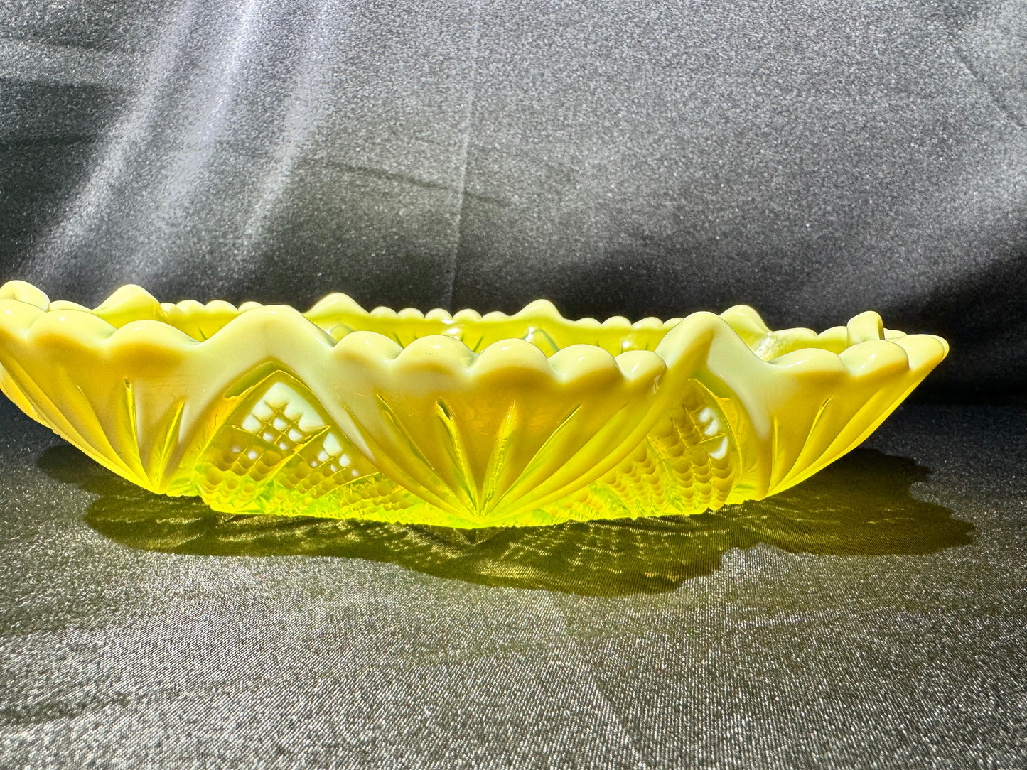 Uranium Davidson Primrose Pearline Glass Bowl –10” Antique Glass RN285342