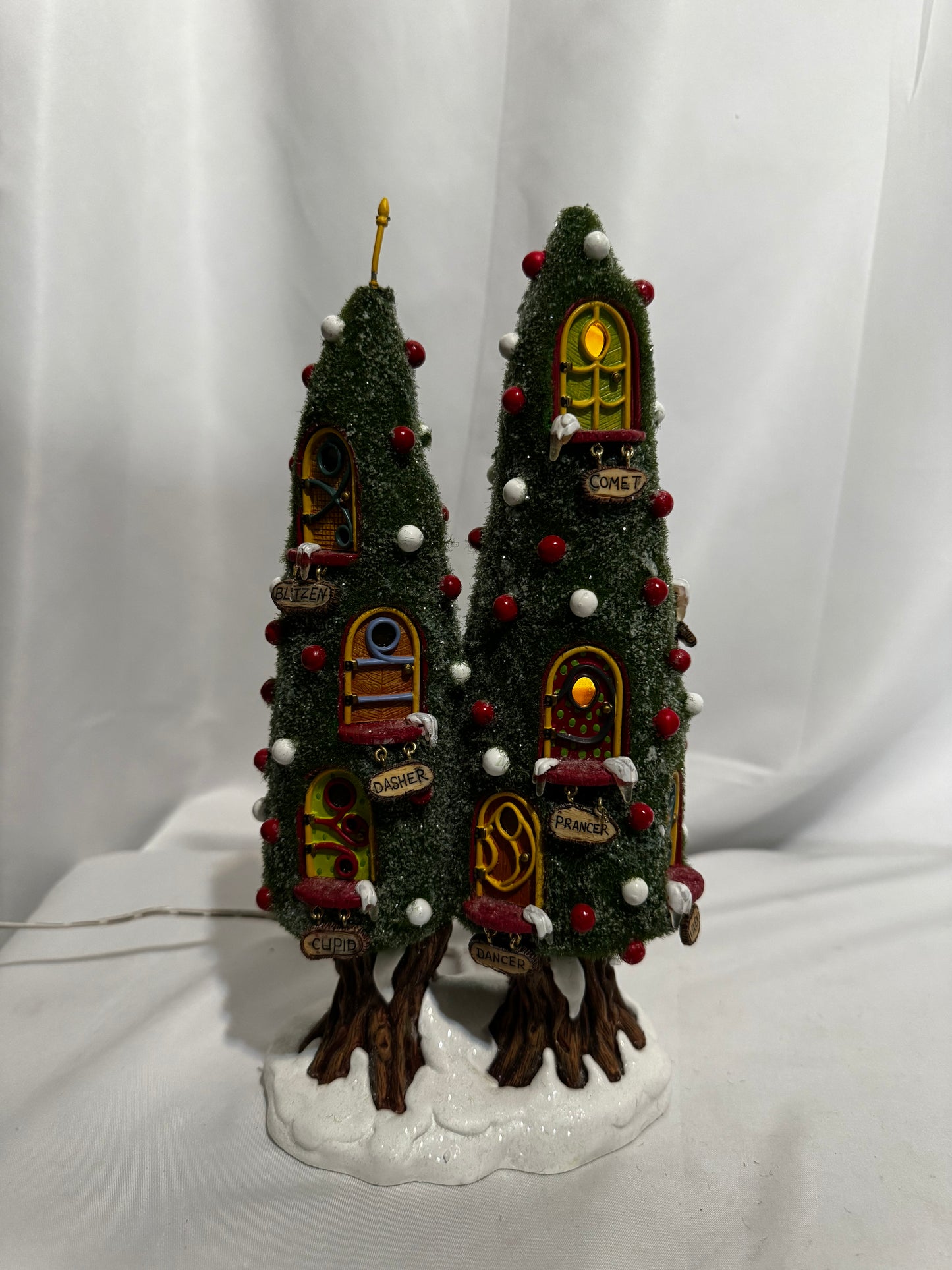 Department 56 North Pole Woods Reindeer Condo #56.56886 Lighted Tree House w/ Box READ