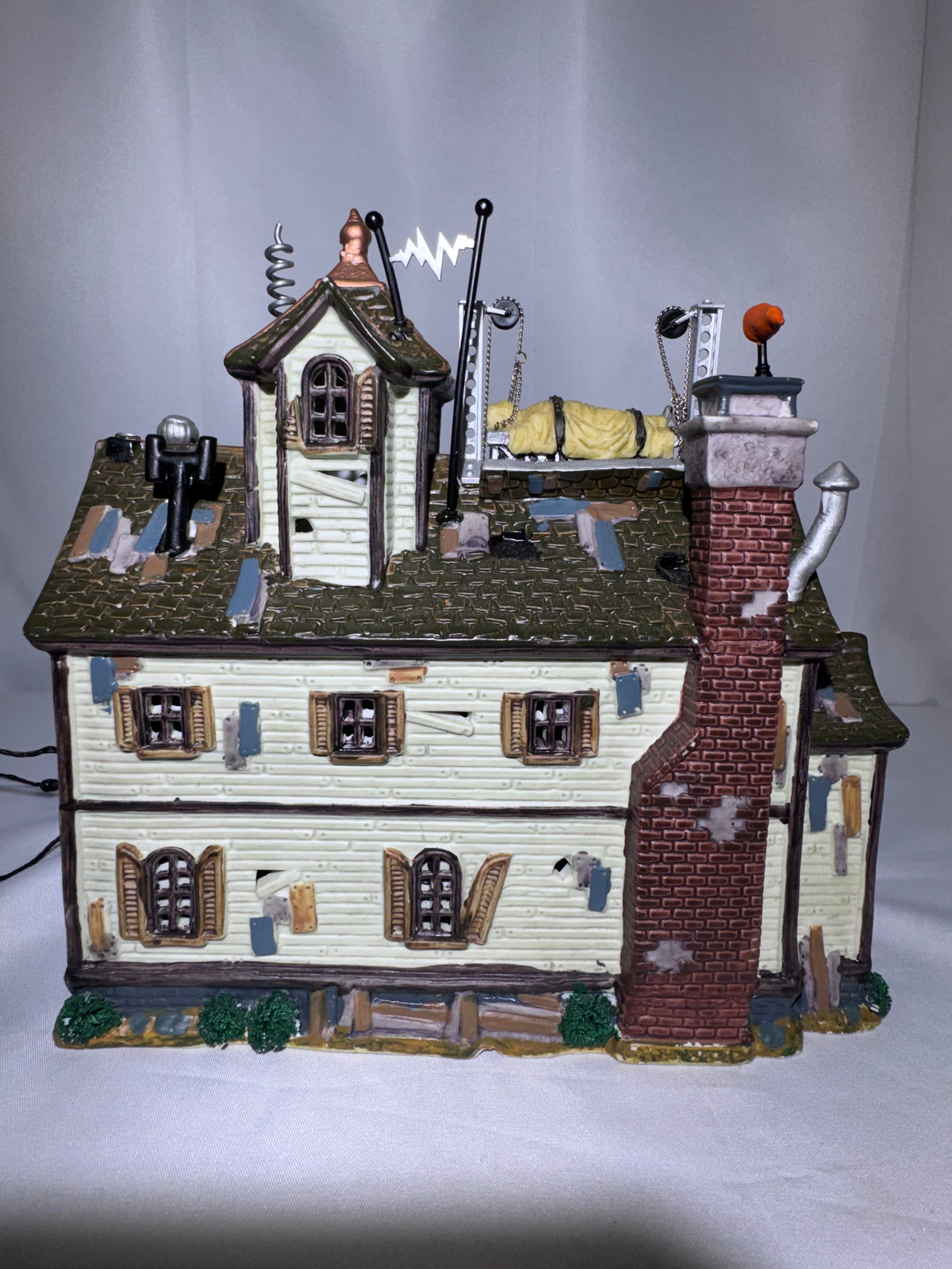 Lemax Spooky Town Dr. Tingle’s Laboratory #05487 – Retired 2000–2008 – Parts/Repair