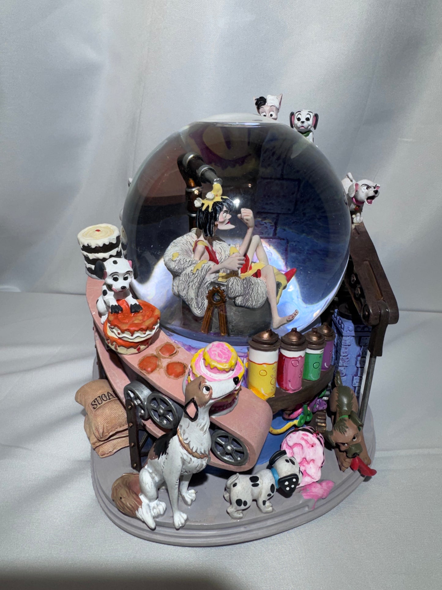 Disney 101/102 Dalmatians Cake Fiasco Musical Snow Globe Cruella Retired w/ Box