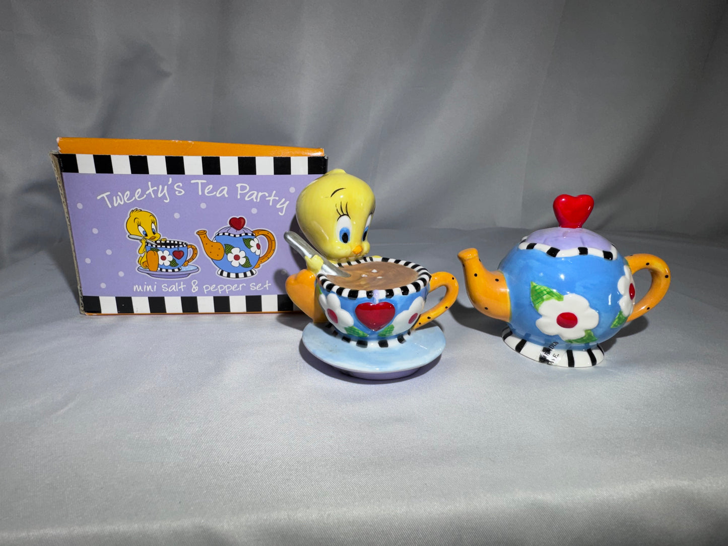 Vintage 1999 Tweety’s Tea Party Mini Salt & Pepper Set – Warner Bros. Studio Store – Original Box