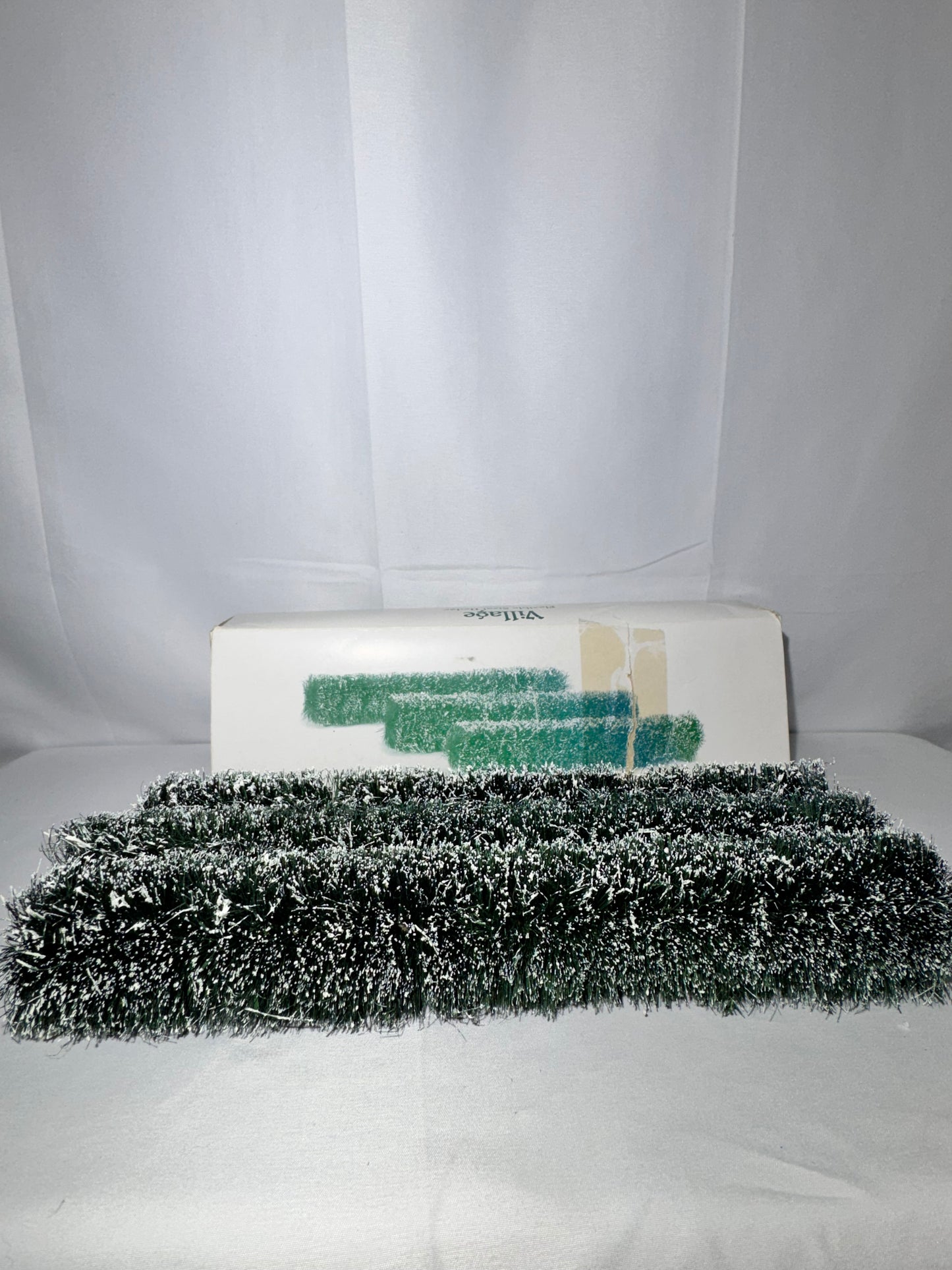 Department 56 Village Flexible Sisal Hedge – Set of 3 – Original Box (Box Repaired)
