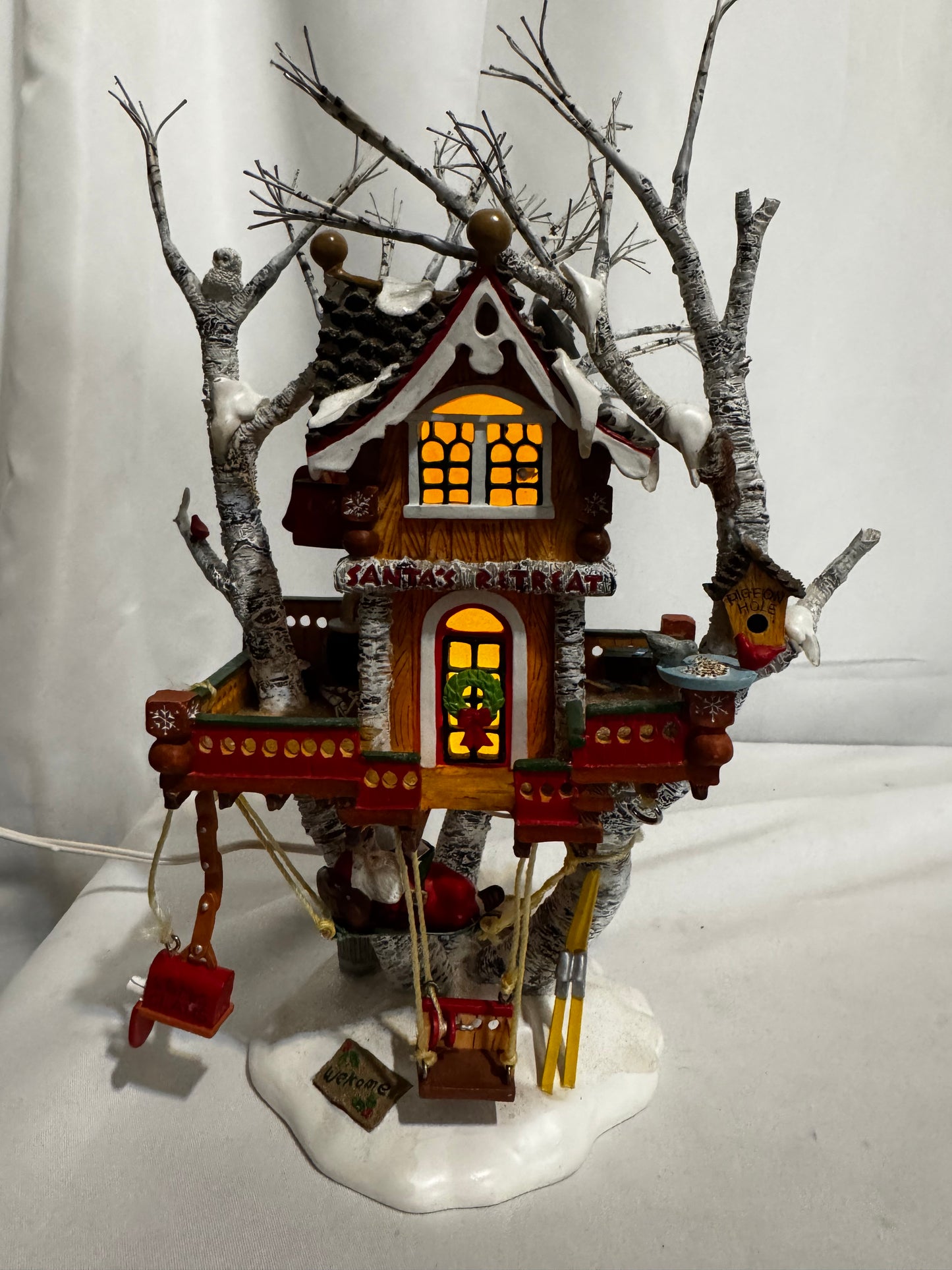 Department 56 North Pole Woods “Santa’s Retreat” Lighted Tree House – Retired Collectible