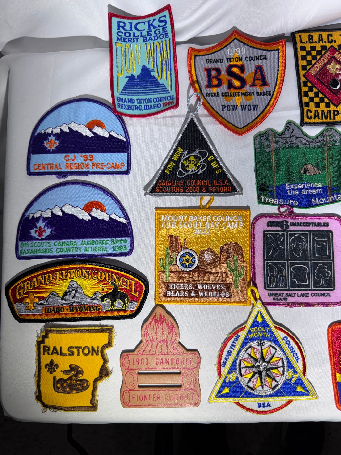 Lot of 24 Vintage Boy Scout Patches & Scouting Memorabilia – 1960s–1990s – Mixed Collection