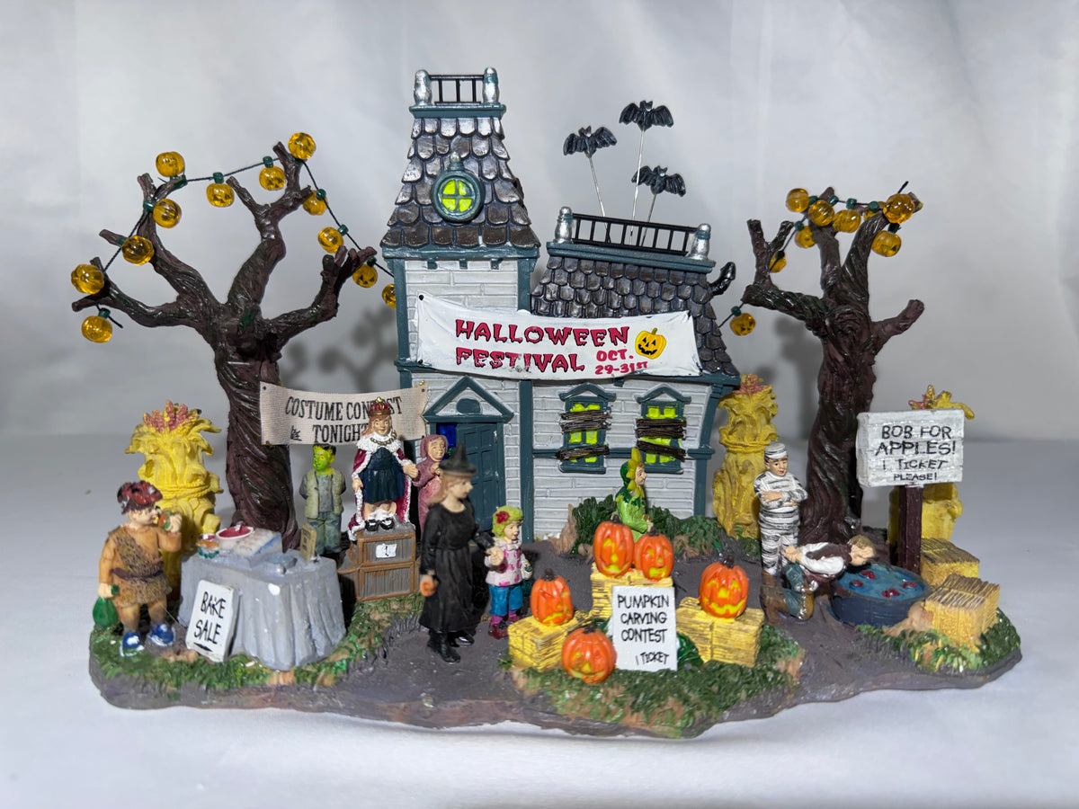 Lemax Spooky Town Halloween Festival #43422 – Retired 2004 – Original Box