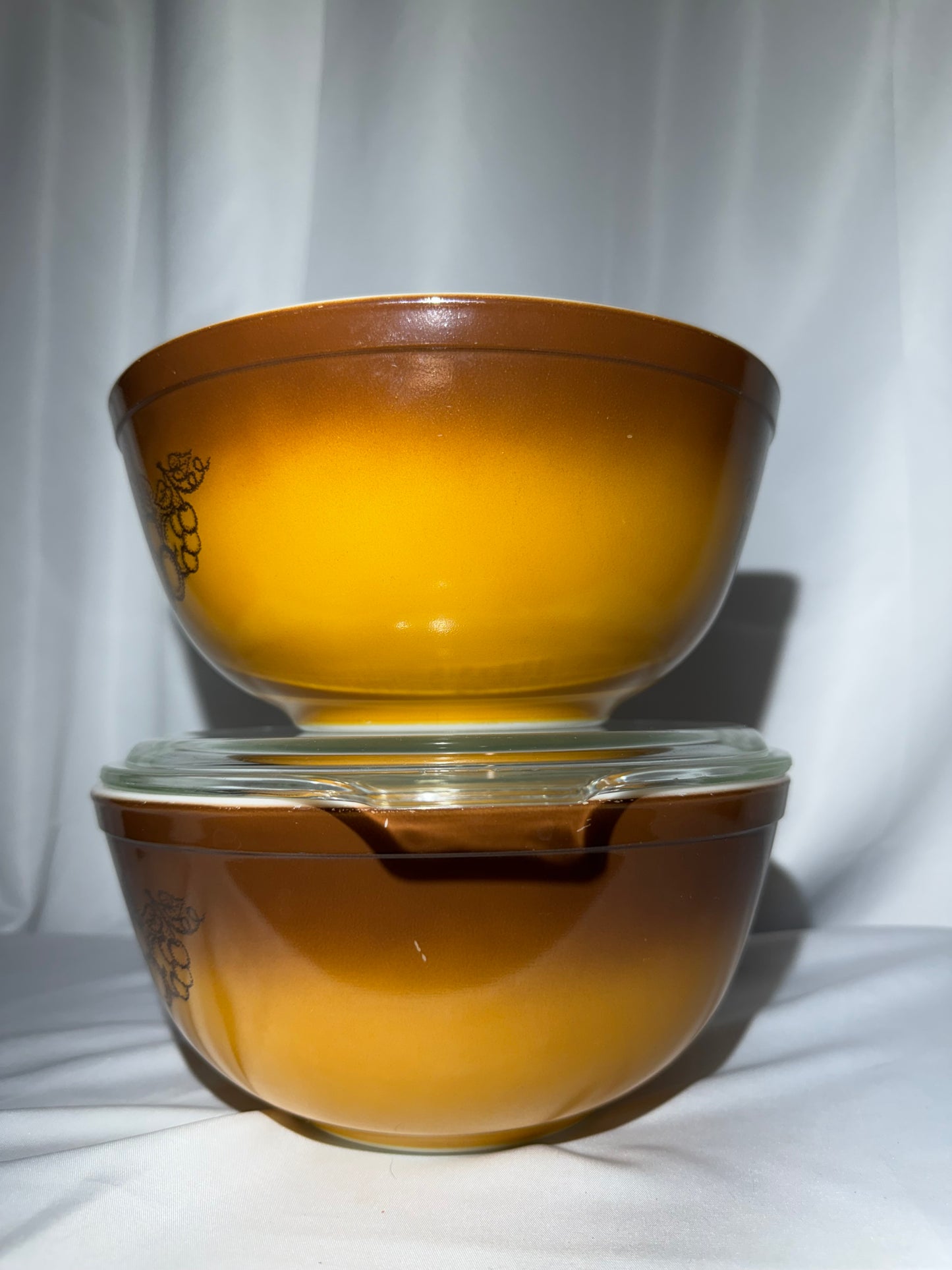 Vintage Pyrex Old Orchard 2 #403 2.5-Quart Mixing Bowls with 475-C26 Glass Lid