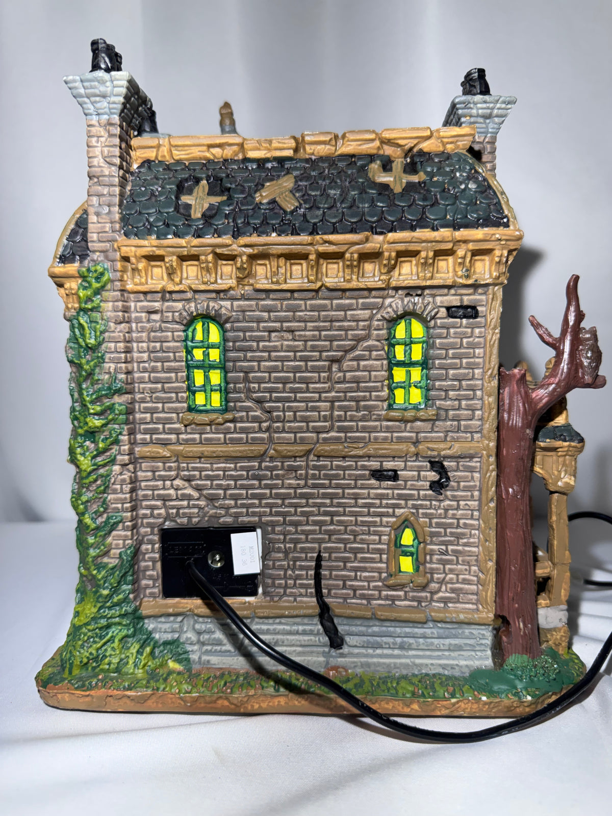 Lemax Spooky Town Withered Mansion #45662 – Retired 2014–2019 Halloween Village