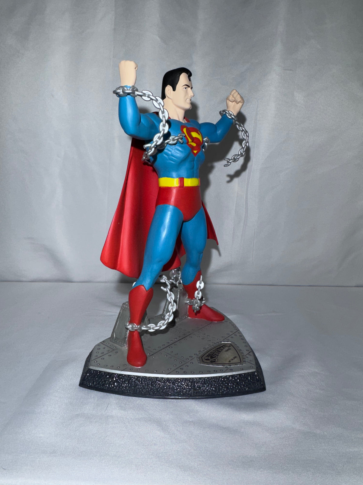 1996 Hallmark DC Super Heroes Golden Age Superman “Man of Steel” Figurine – Limited Edition #13,199/14,500 – Box & COA