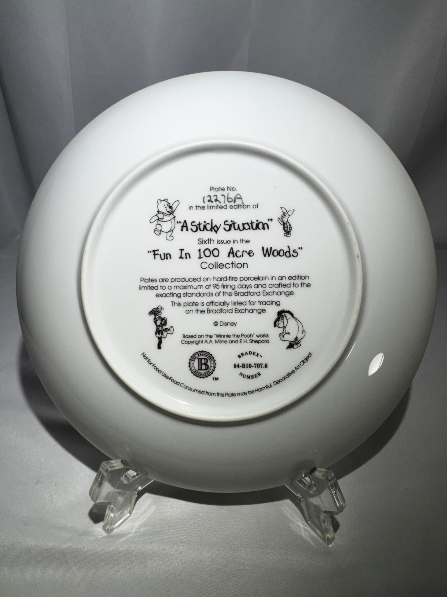Bradford Exchange Disney Winnie the Pooh A Sticky Situation Plate COA 6th Issue