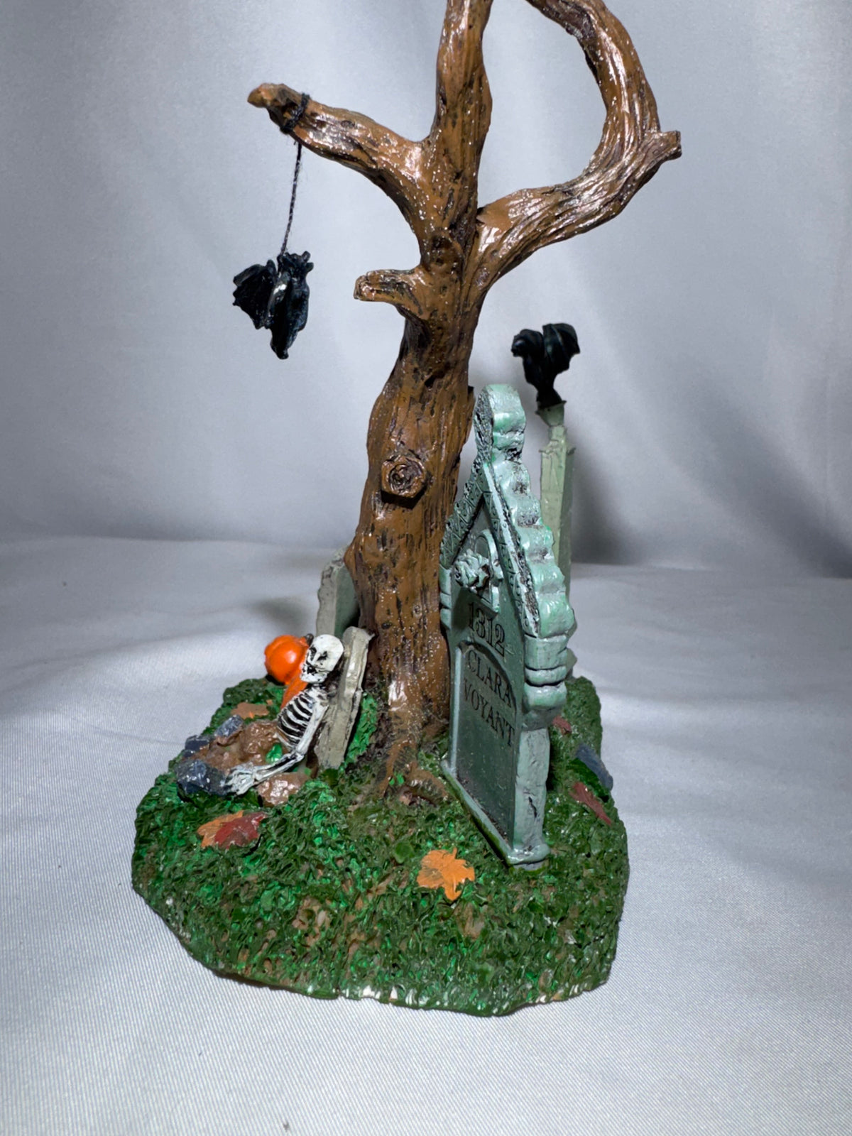 Lemax Spooky Town Vampire Tree Table Accent #73602 – 2007 – Retired – Damaged