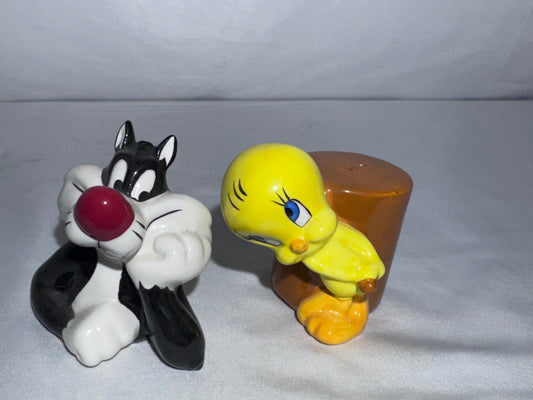 Vintage 1996 Looney Tunes Sylvester the Cat & Tweety Bird Ceramic Salt and Pepper Shakers – Tropico Diffusion