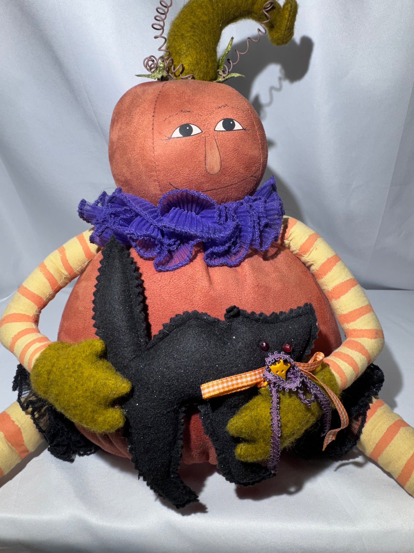 19” Primitive Folk Art Pumpkin Shelf Sitter – Halloween Décor