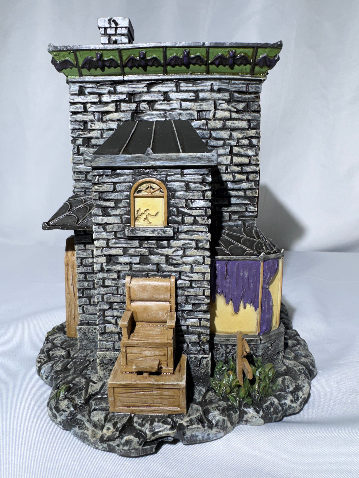 Hawthorne Village The Munsters “Herman’s Big ’N Tall” Lighted Building – Halloween Village
