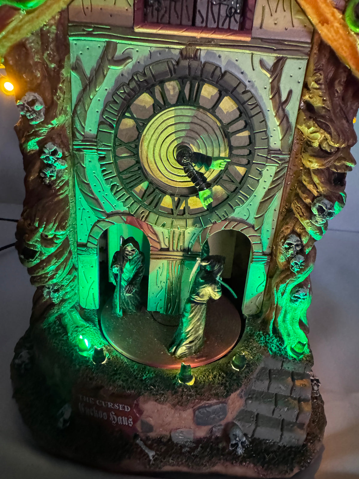 Lemax Spooky Town The Cursed Cuckoo Haus #95454 — 2019 — Animated & Lighted