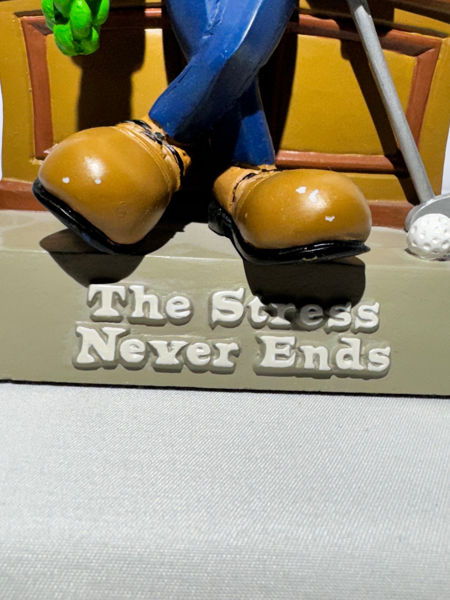 Looney Tunes Warner Bros. Bugs Bunny Statue “The Stress Never Ends” Desk Scene 1990s