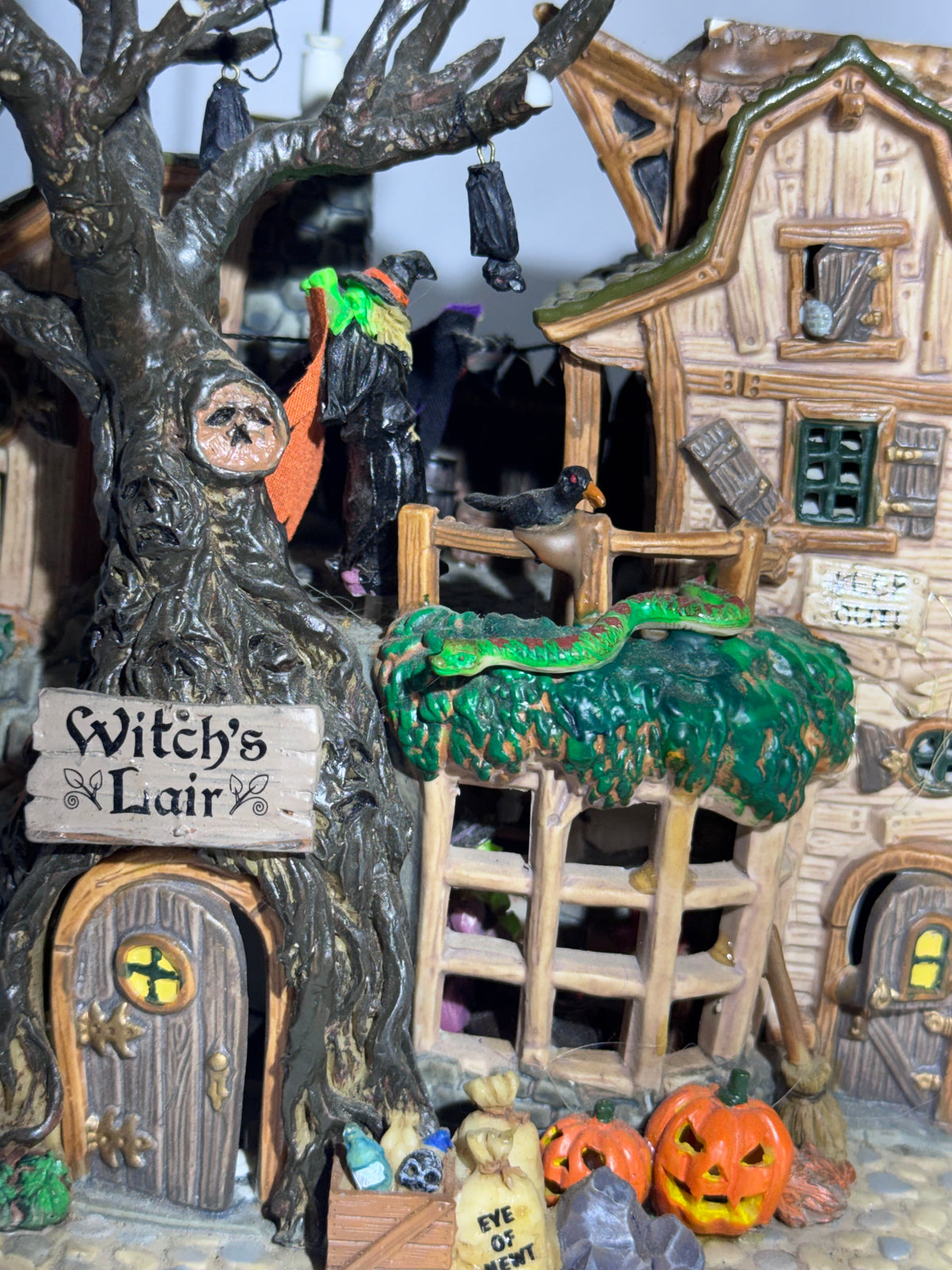 Lemax Spooky Town Witch’s Lair #45003 — Retired 2004 — FOR PARTS / DISPLAY