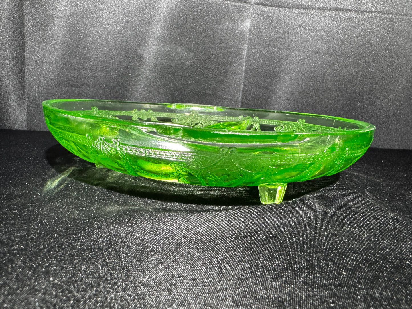 Vintage Anchor Hocking Cameo Ballerina Green Uranium Depression Glass Relish Dish 7.5”