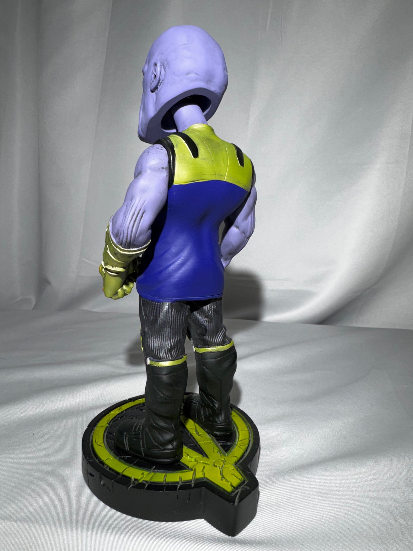 NECA Thanos Head Knocker Avengers Infinity War Resin Bobblehead Figure 8”