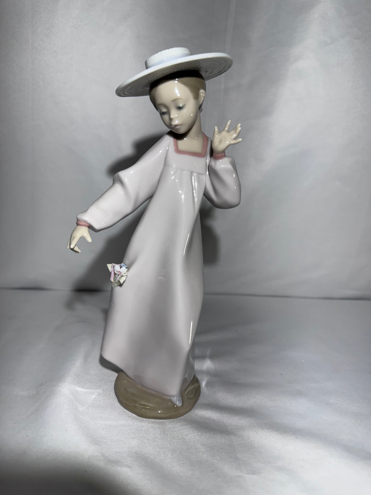 Lladró Hello Friend! #6414 Porcelain Figurine – Salvador Debón – Damaged