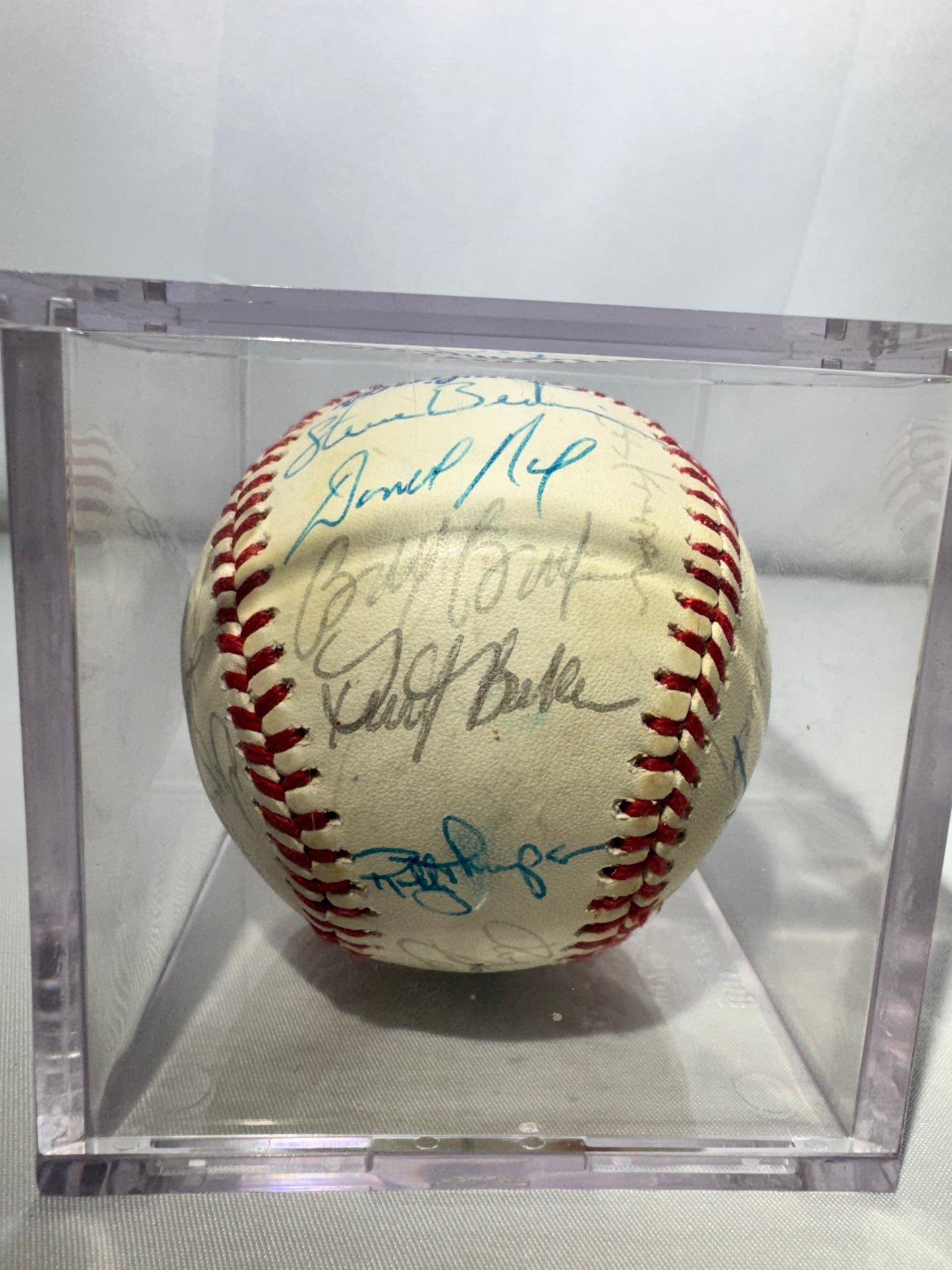 1989 World Series Official Baseball – San Francisco Giants – 32 Autographs – Will Clark, Robby Thompson, Jose Vribe, Matt Williams and Brett Butler autographs