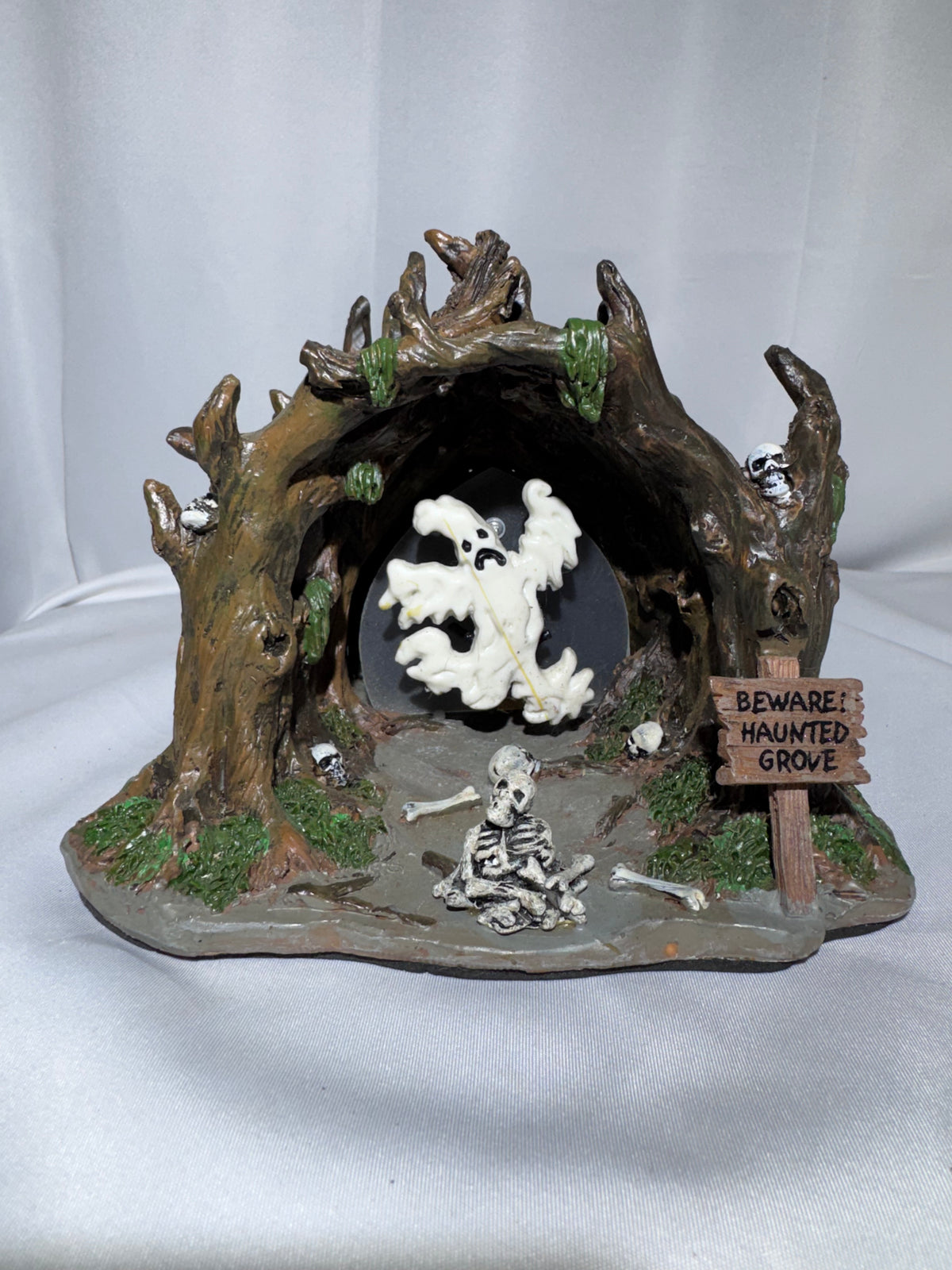 Lemax Spooky Town Haunted Grove #64423 – Lighted & Animated Halloween Table Accent
