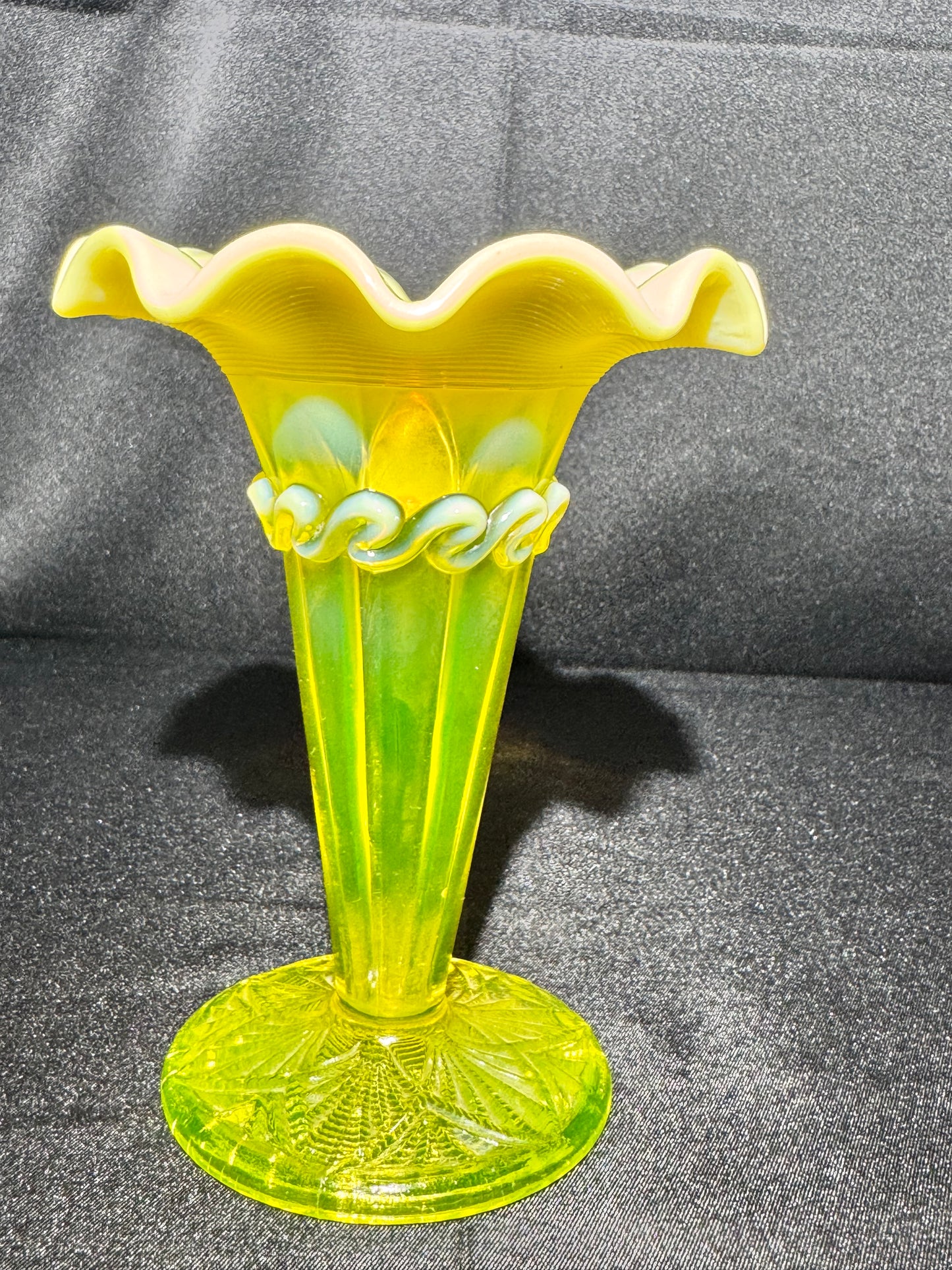 Vintage Davidson Pearline Primrose Uranium Glass Vase – Fluted & Ruffled