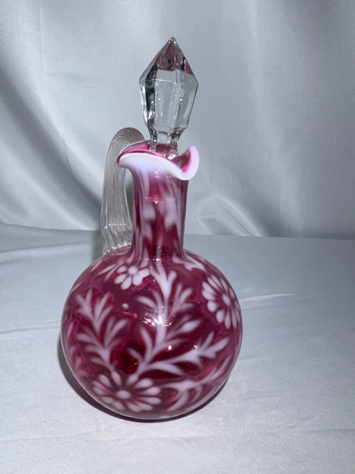 Vintage Cranberry Opalescent “Daisy & Fern” Glass Cruet – Ruffled Top & Faceted Stopper