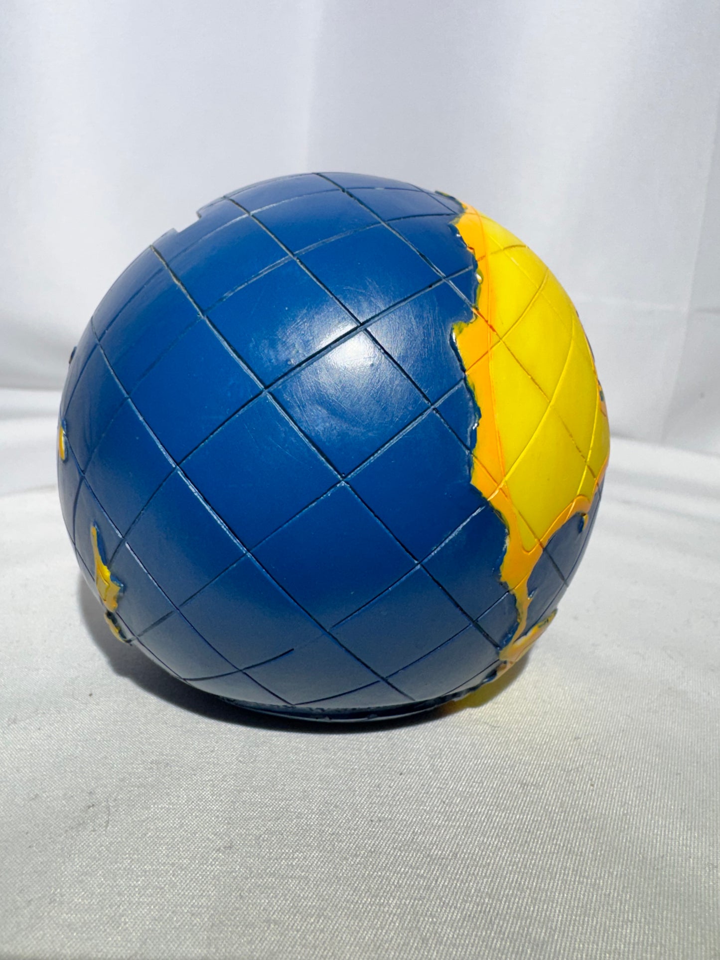 Tweety Bird with world Globe Bank – Warner Bros. 1999