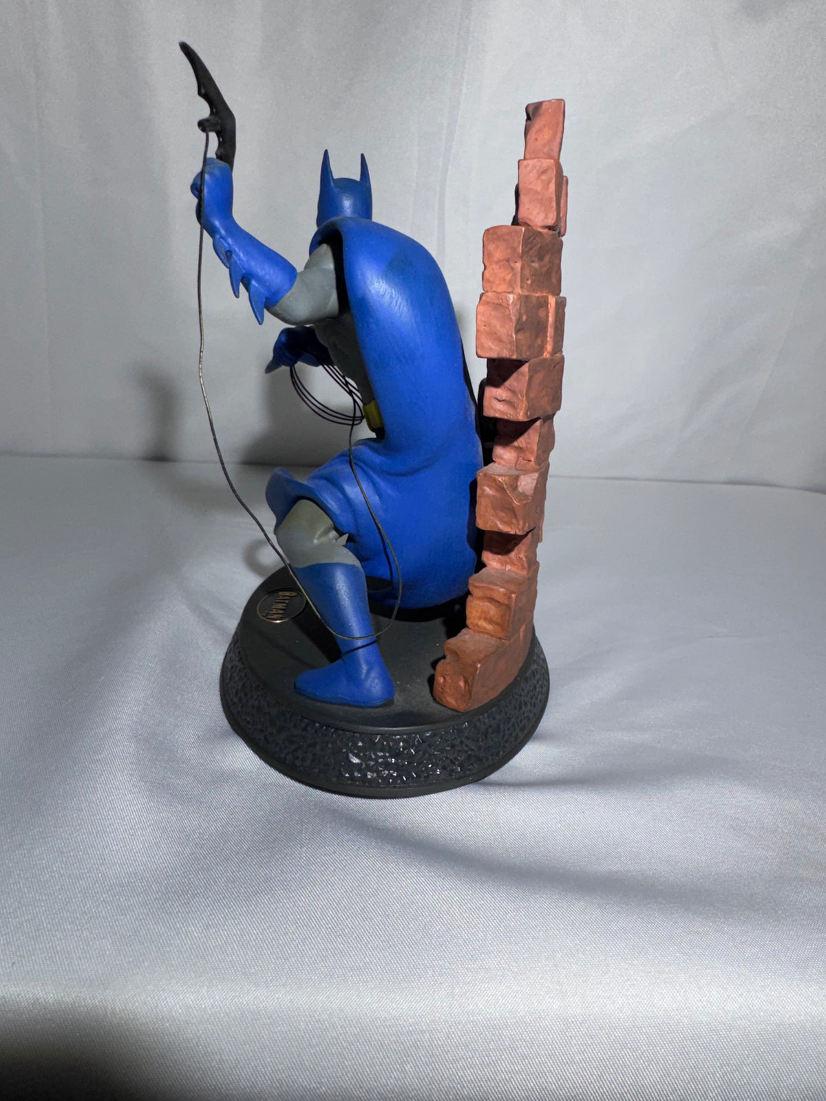 1996 Hallmark DC Super Heroes Collection Batman “Guardian of Gotham City” Figurine QHF3104 – Box & COA
